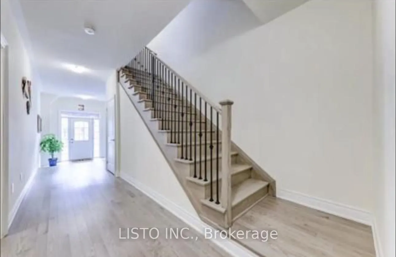 Photo 3 of 12 Thomas Hope Lane, Markham, Cedarwood — HOMEH