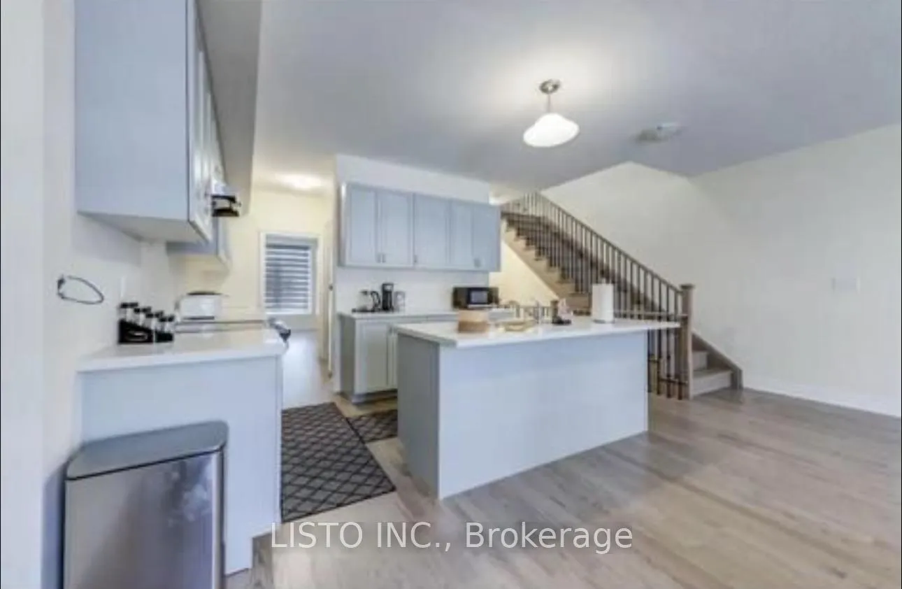 Photo 4 of 12 Thomas Hope Lane, Markham, Cedarwood — HOMEH