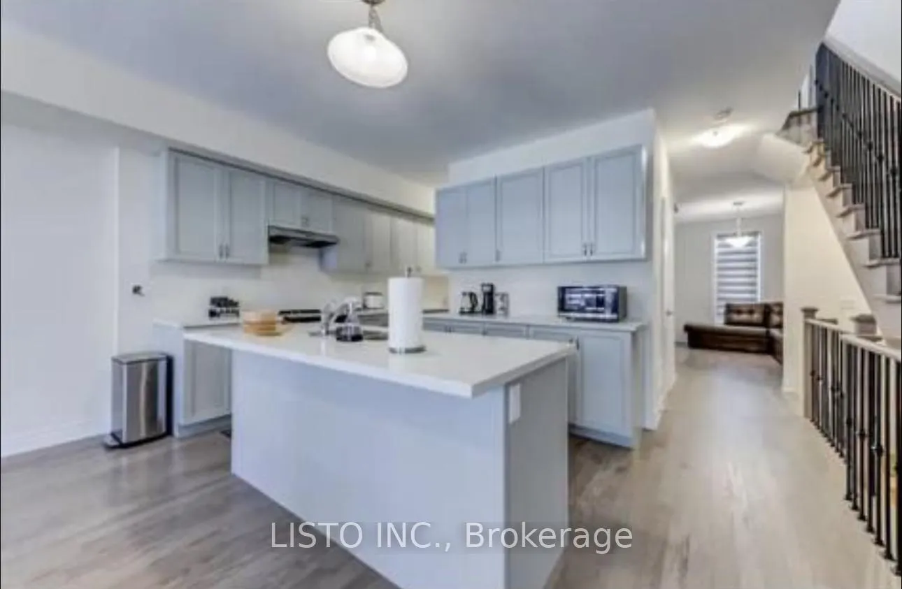 Photo 5 of 12 Thomas Hope Lane, Markham, Cedarwood — HOMEH