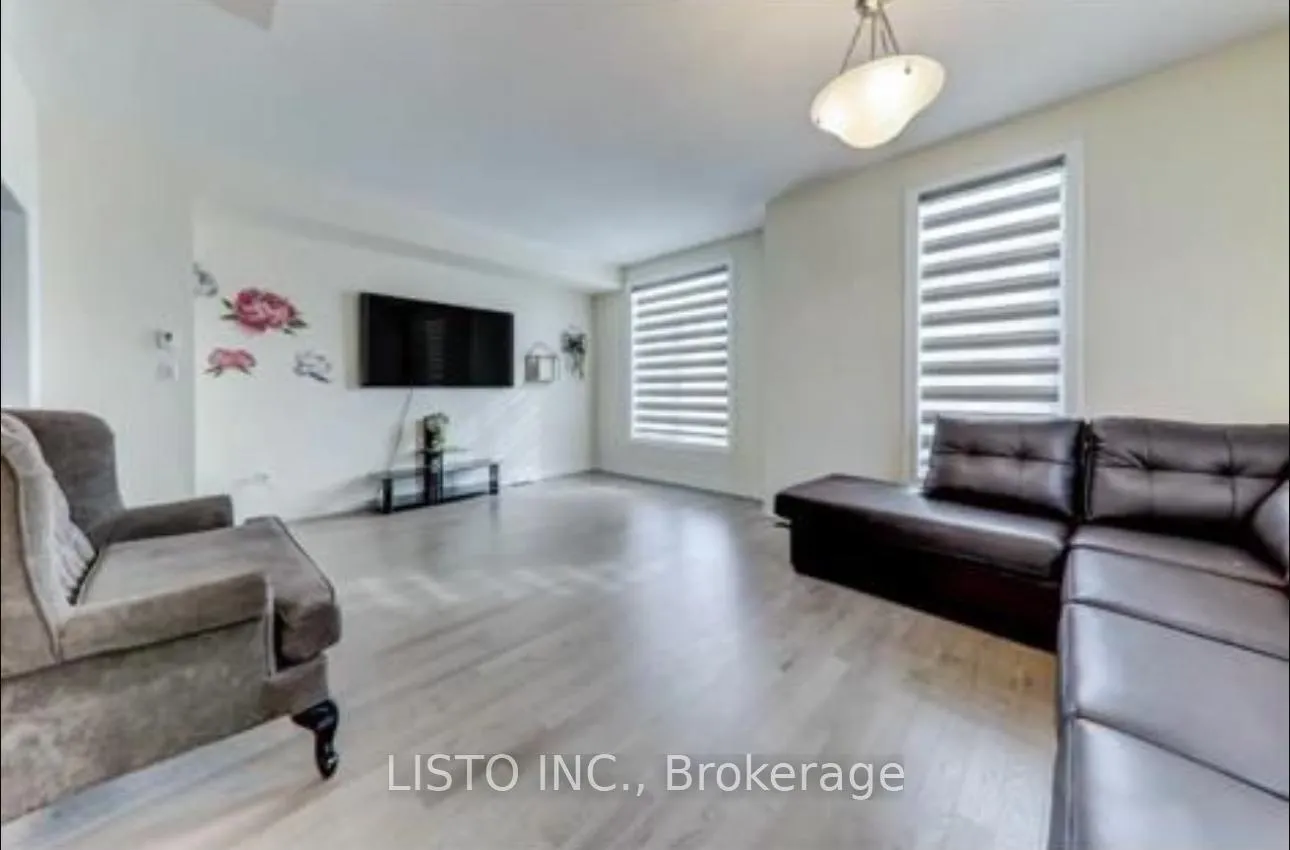 Photo 10 of 12 Thomas Hope Lane, Markham, Cedarwood — HOMEH