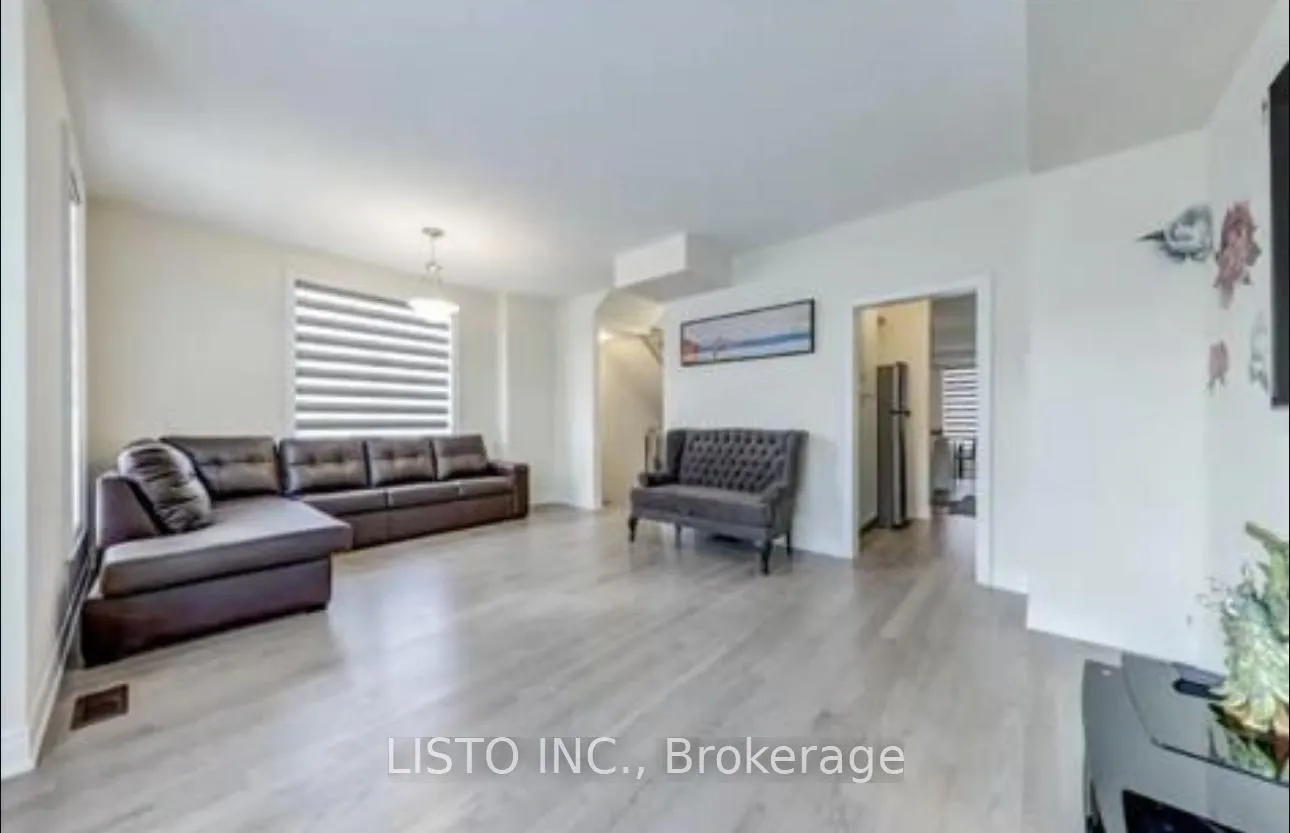 Photo 11 of 12 Thomas Hope Lane, Markham, Cedarwood — HOMEH