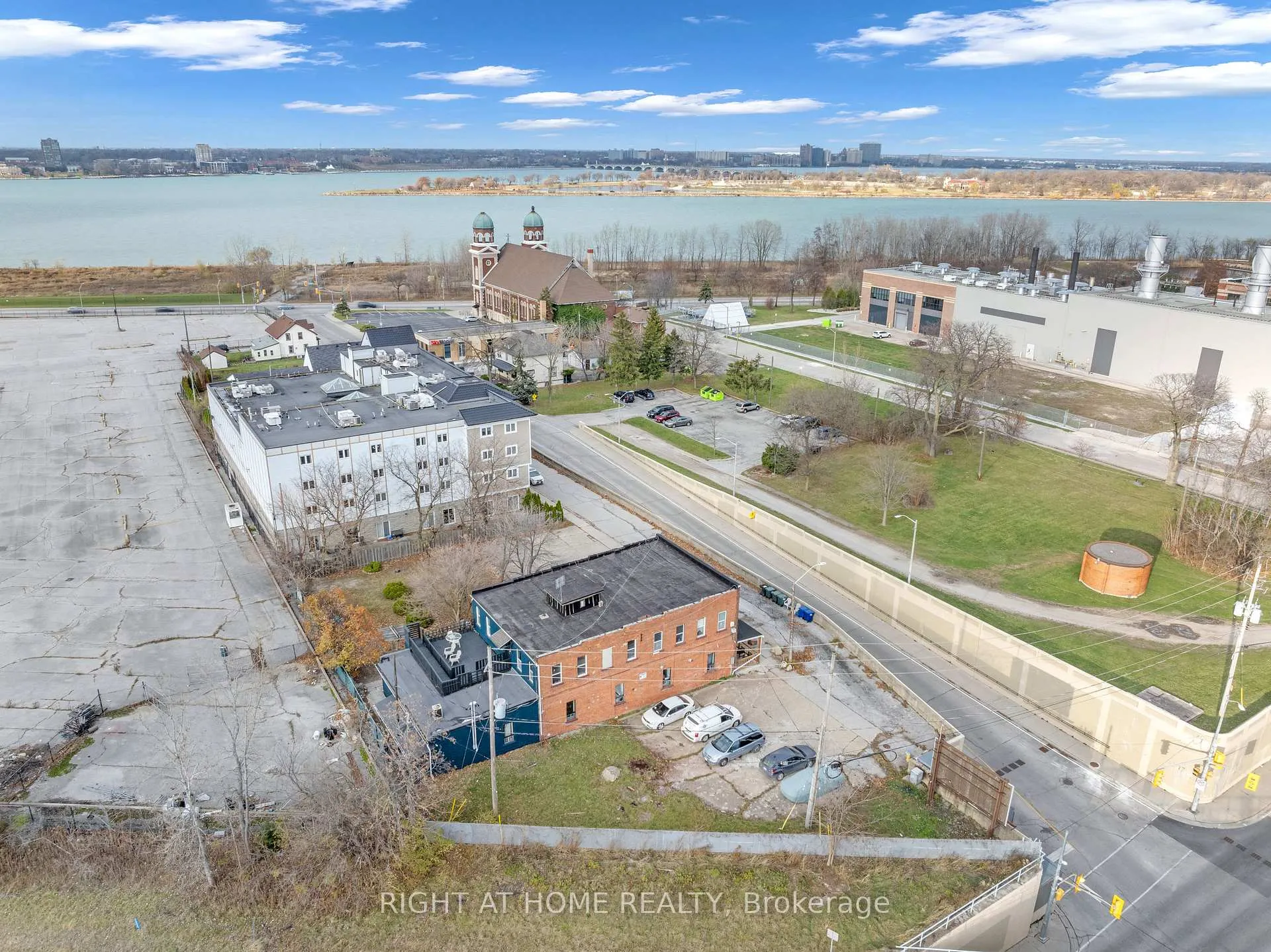 Photo 7 of Unit 3, 279 Drouillard Road, Windsor — HOMEH