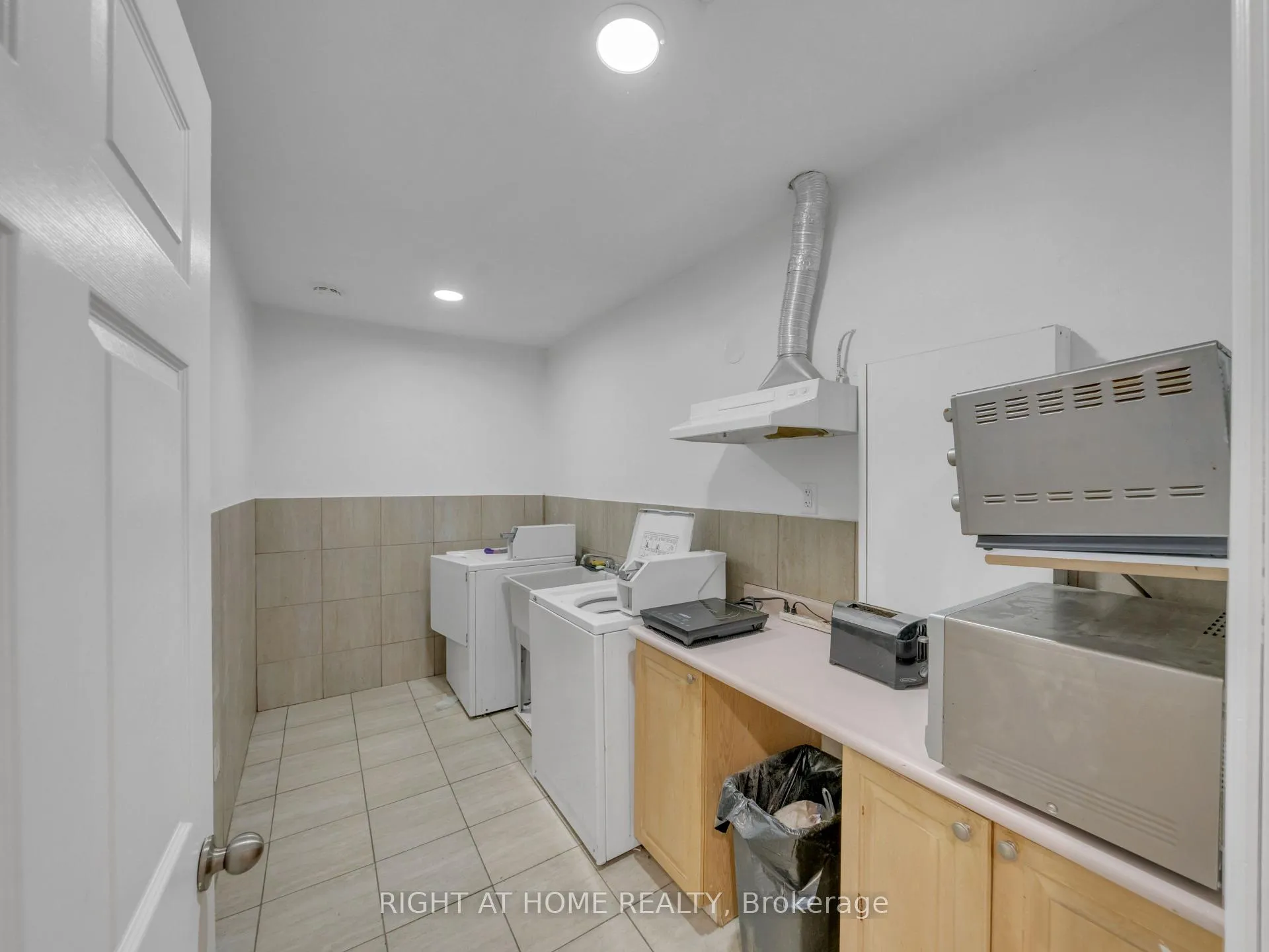 Photo 15 of Unit 3, 279 Drouillard Road, Windsor — HOMEH