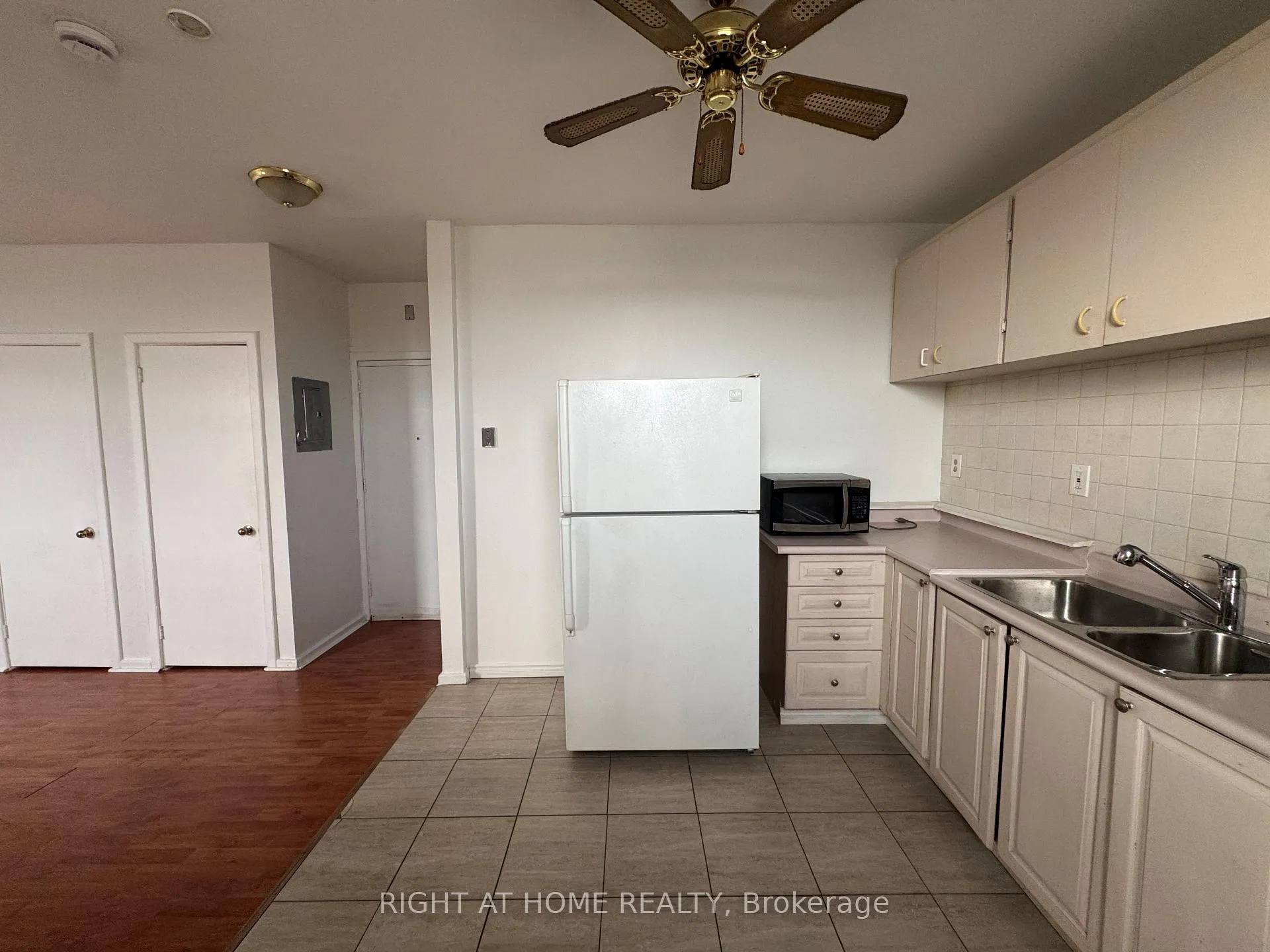 Photo 17 of Unit 3, 279 Drouillard Road, Windsor — HOMEH