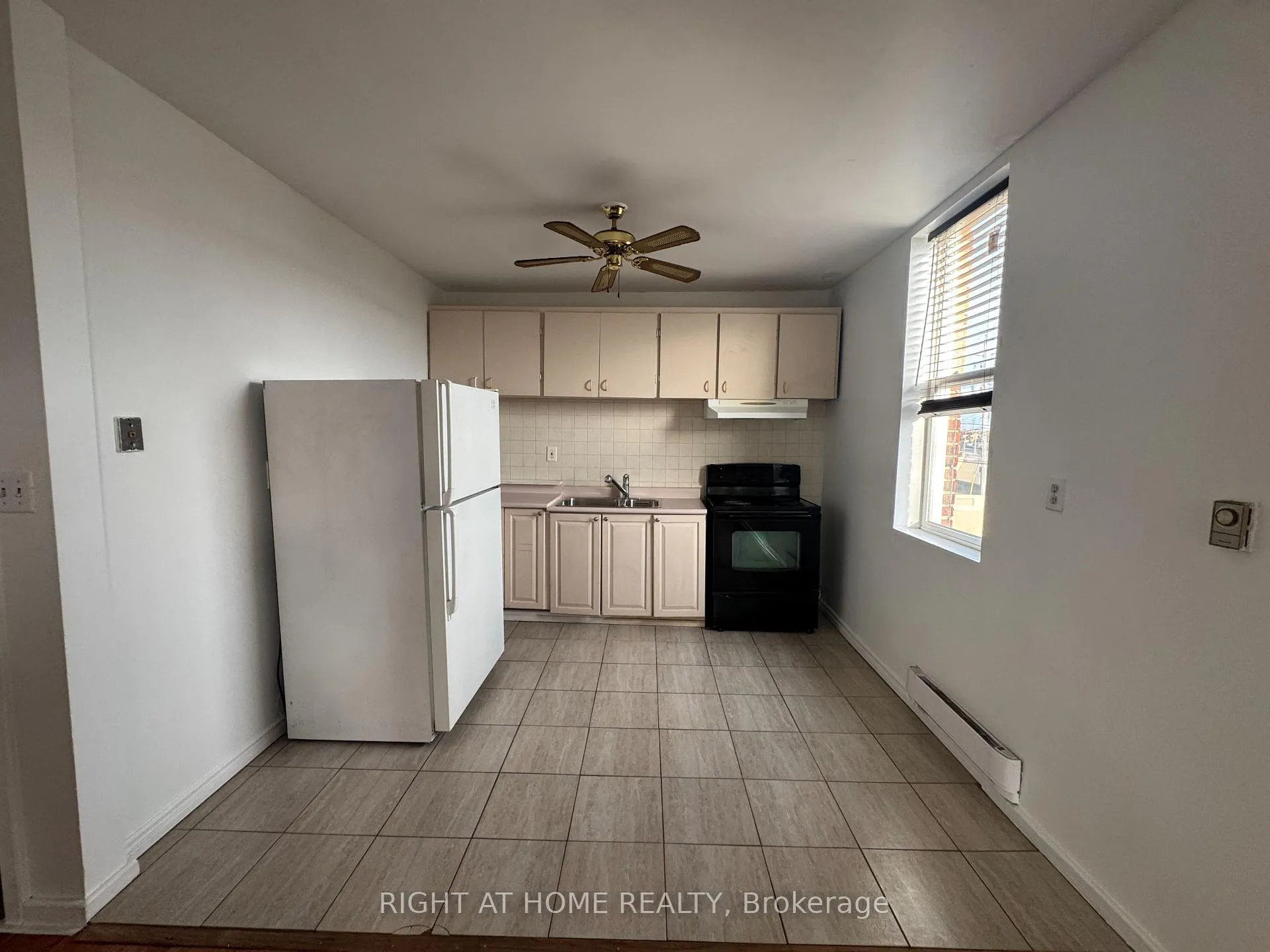 Photo 18 of Unit 3, 279 Drouillard Road, Windsor — HOMEH