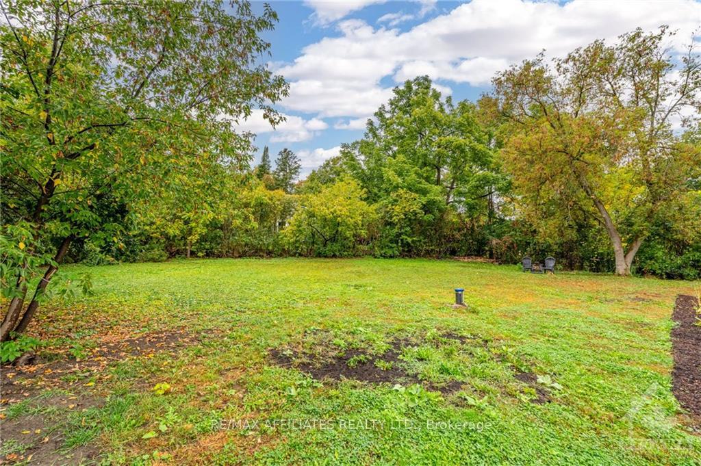 Photo 3 of 5471 North Drive, Ottawa, Manotick Long Island & Nicholls Island — HOMEH