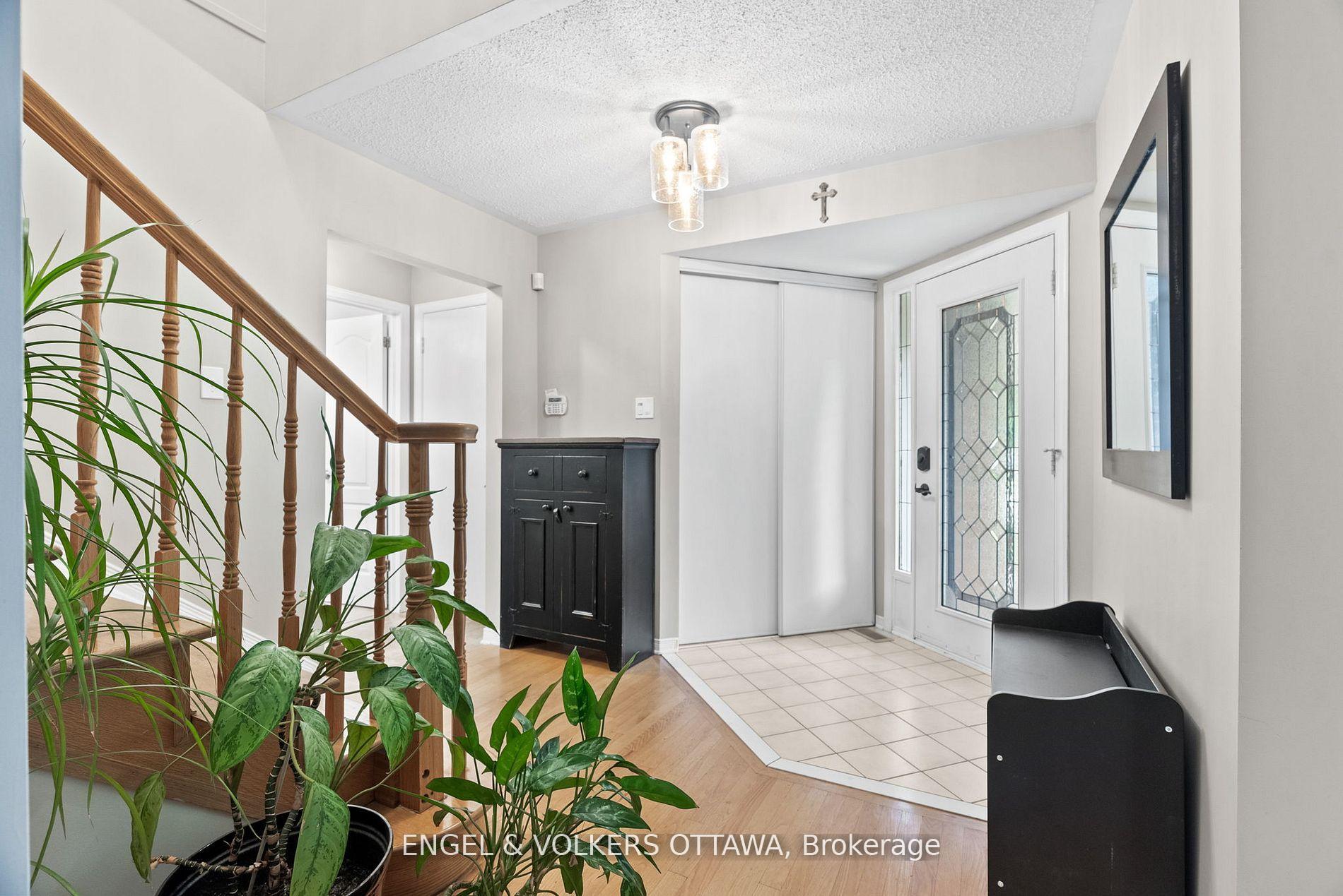 Photo 4 of 51 Emerald Meadows Drive, Ottawa, Kanata - Emerald Meadows/Trailwest — HOMEH
