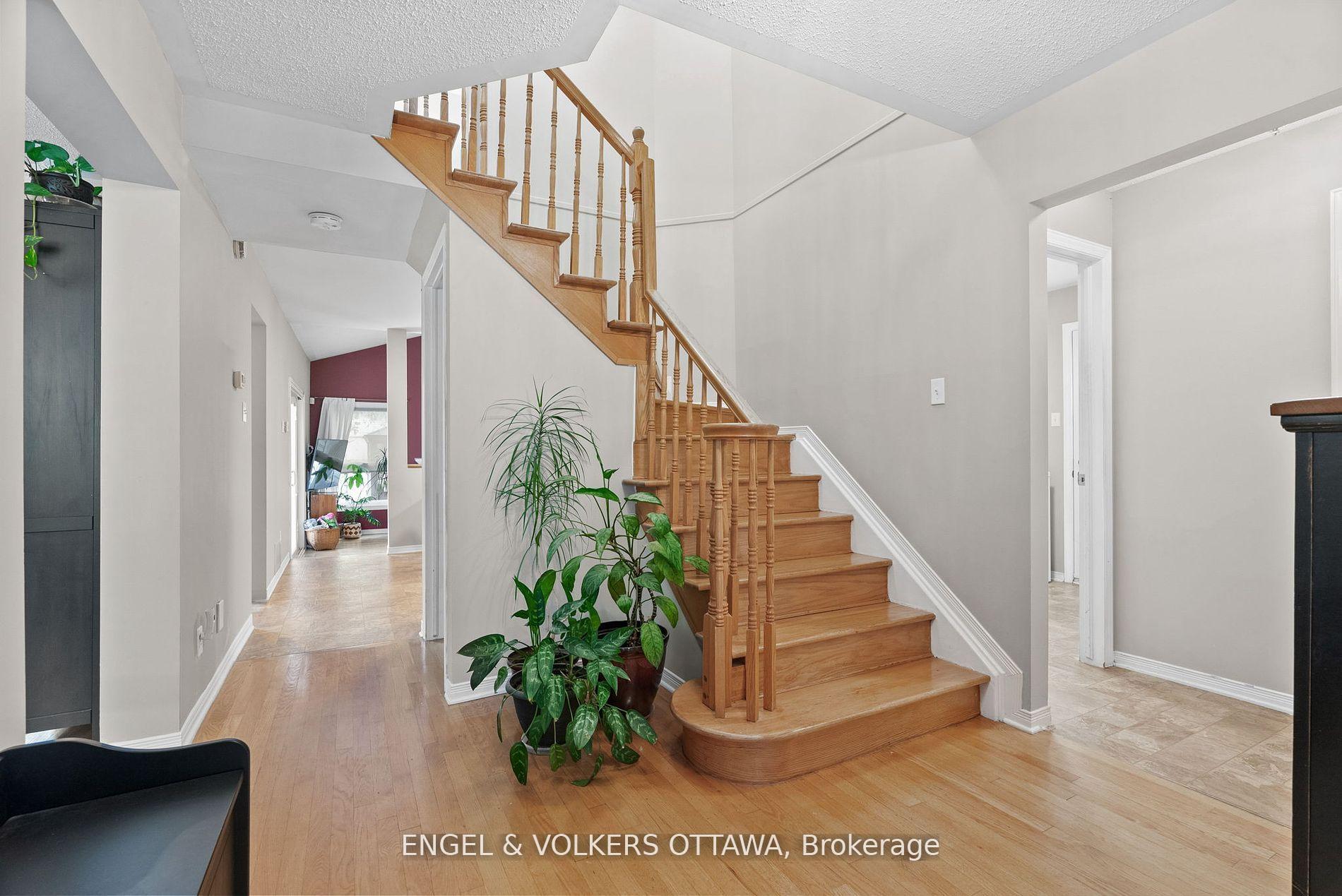 Photo 6 of 51 Emerald Meadows Drive, Ottawa, Kanata - Emerald Meadows/Trailwest — HOMEH