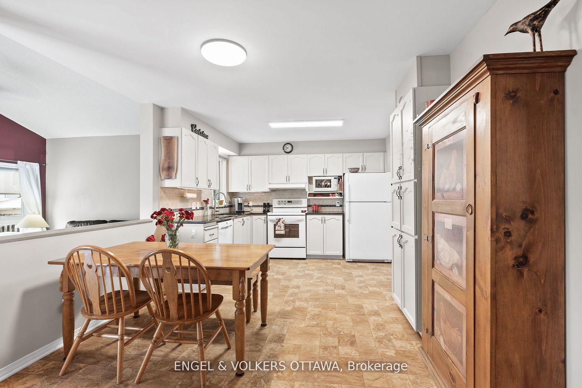 Photo 10 of 51 Emerald Meadows Drive, Ottawa, Kanata - Emerald Meadows/Trailwest — HOMEH