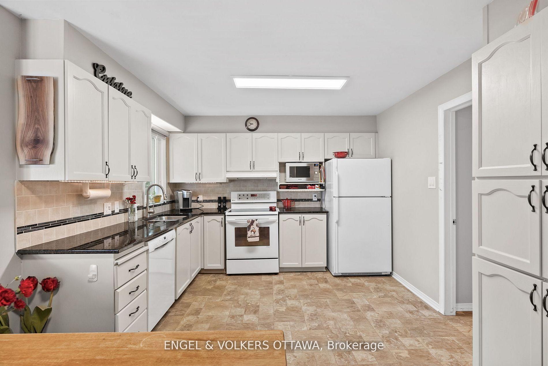 Photo 11 of 51 Emerald Meadows Drive, Ottawa, Kanata - Emerald Meadows/Trailwest — HOMEH