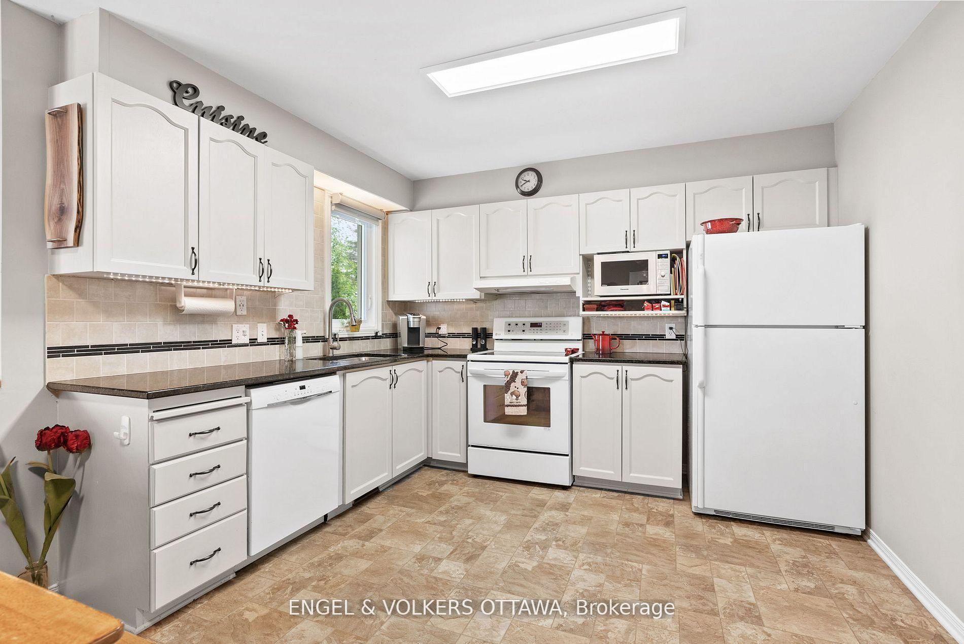 Photo 12 of 51 Emerald Meadows Drive, Ottawa, Kanata - Emerald Meadows/Trailwest — HOMEH