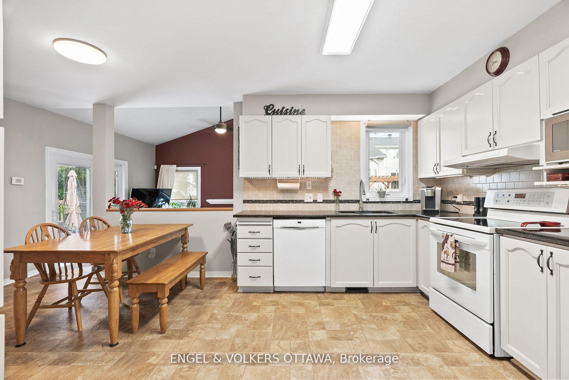 Photo 13 of 51 Emerald Meadows Drive, Ottawa, Kanata - Emerald Meadows/Trailwest — HOMEH