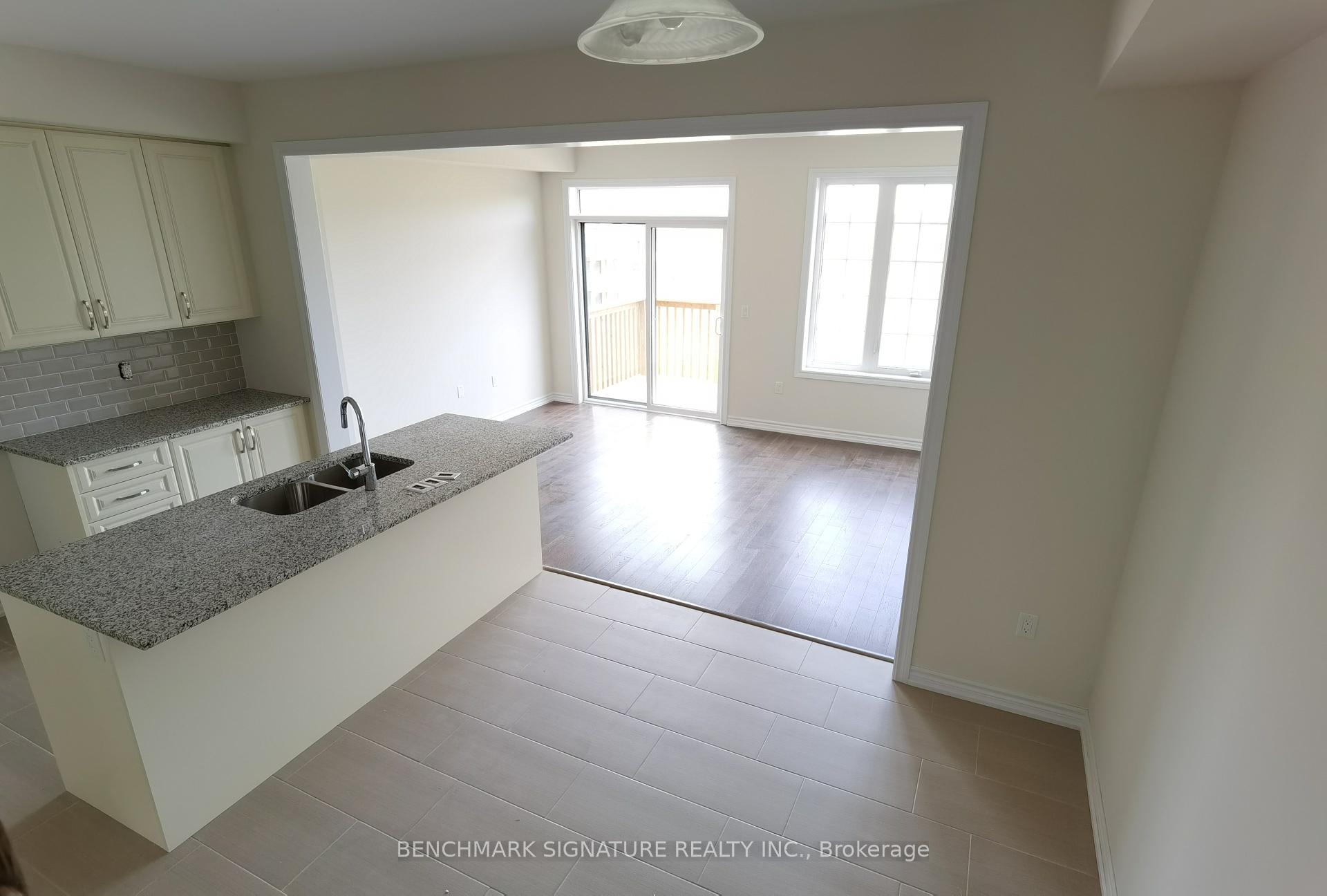 Photo 2 of 31 Mannar Drive, Markham, Victoria Square — HOMEH