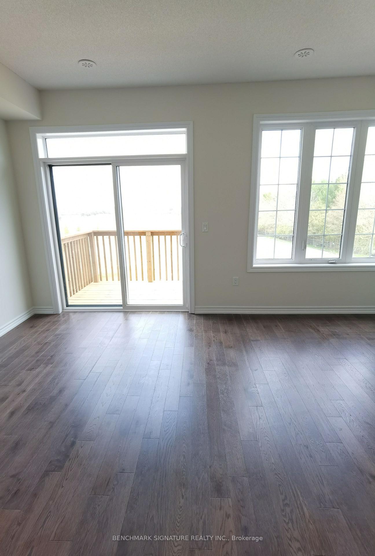 Photo 3 of 31 Mannar Drive, Markham, Victoria Square — HOMEH