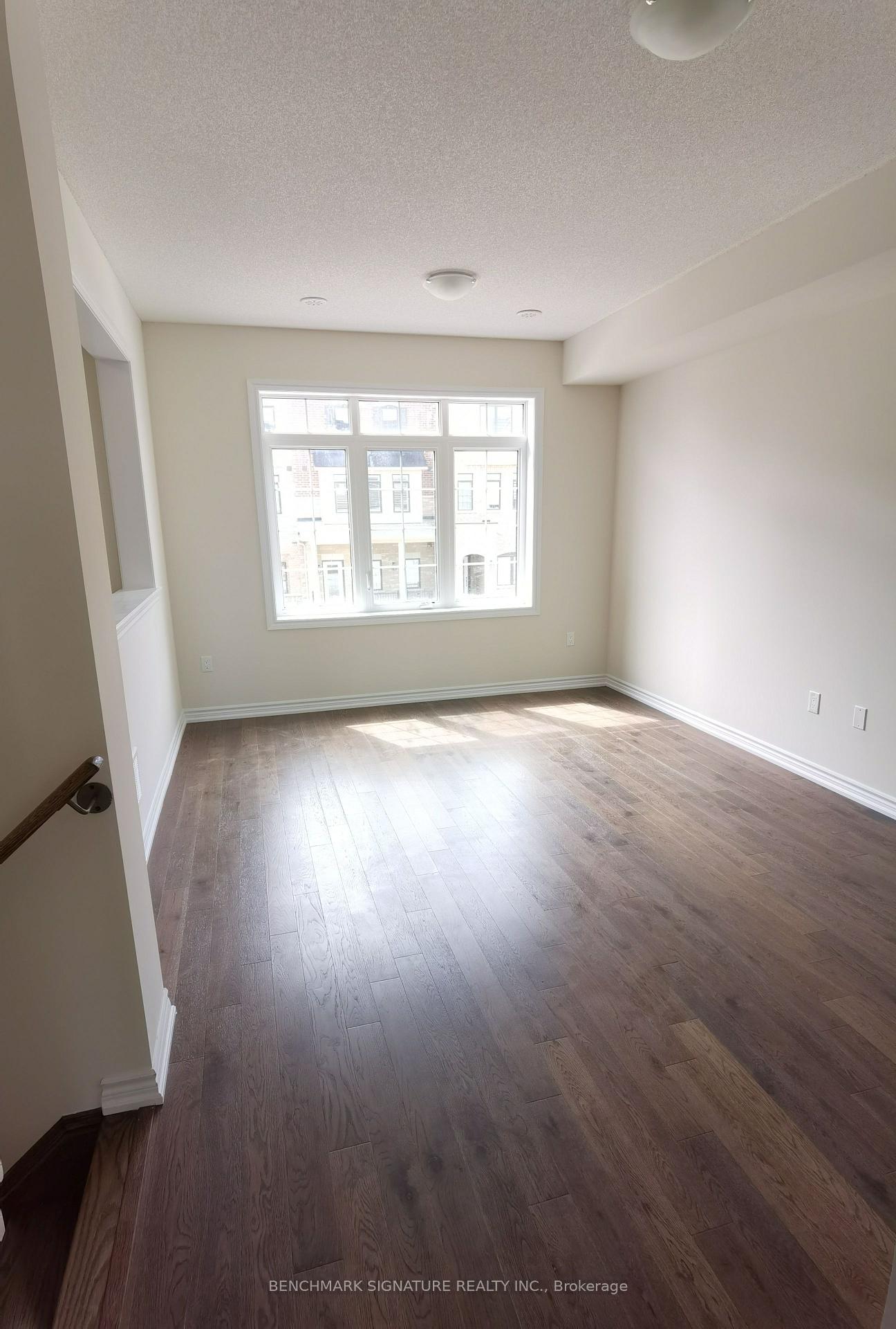 Photo 4 of 31 Mannar Drive, Markham, Victoria Square — HOMEH