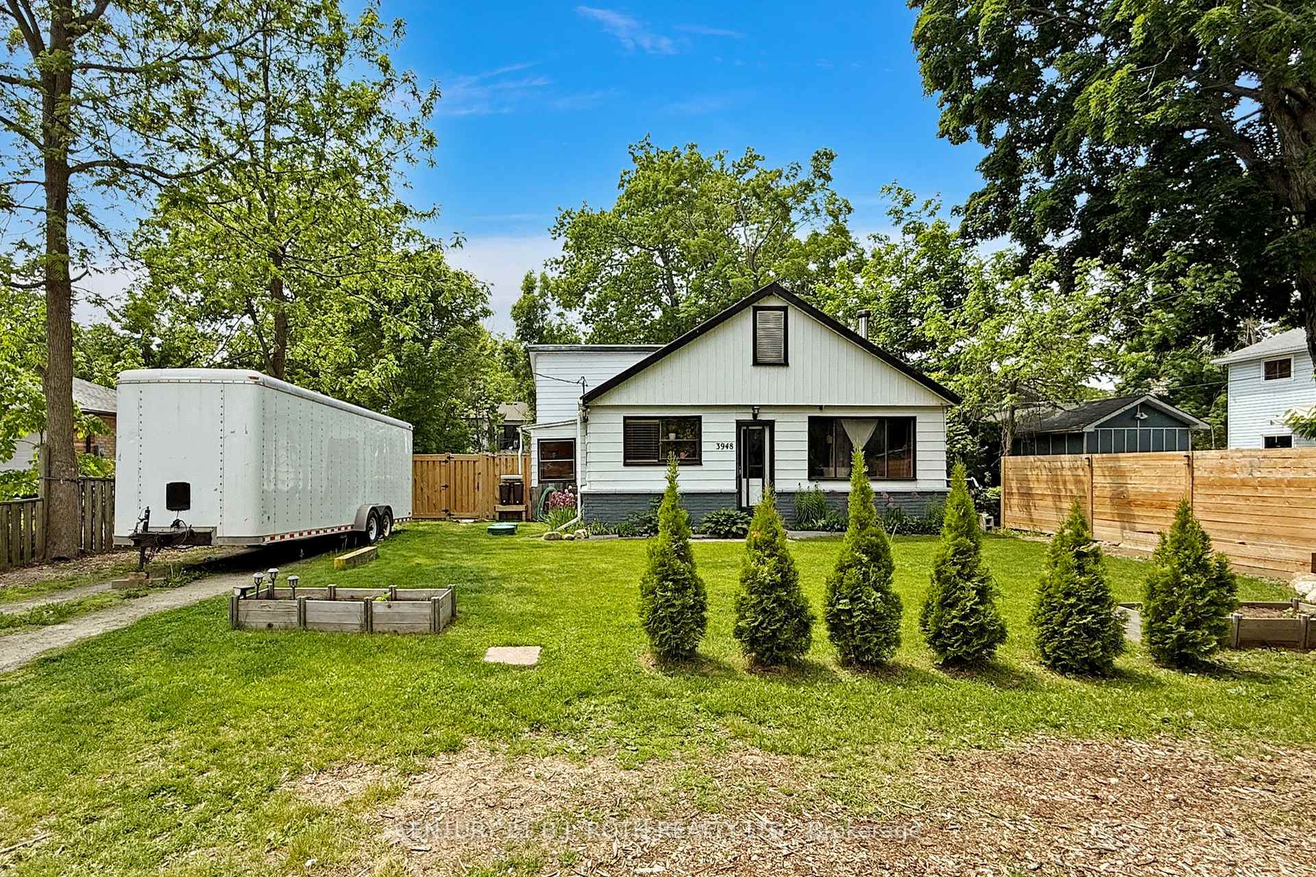 Front of 3948 Alderly Avenue