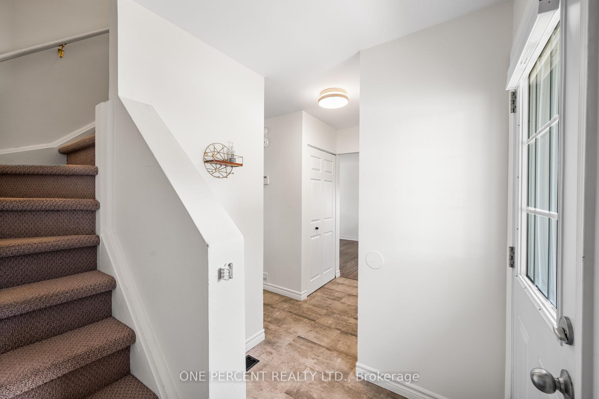 Photo 3 of 16 Shouldice Crescent, Ottawa, Kanata - Glencairn/Hazeldean — HOMEH