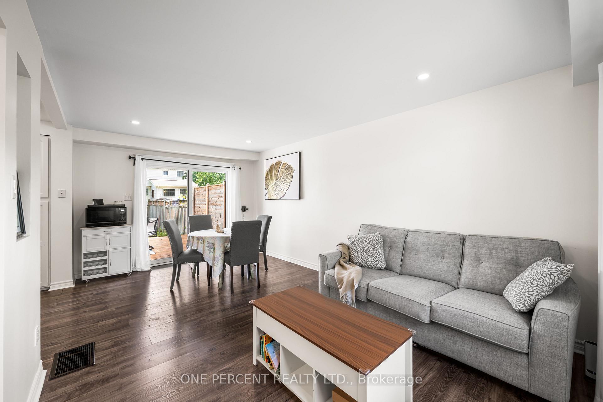 Photo 4 of 16 Shouldice Crescent, Ottawa, Kanata - Glencairn/Hazeldean — HOMEH
