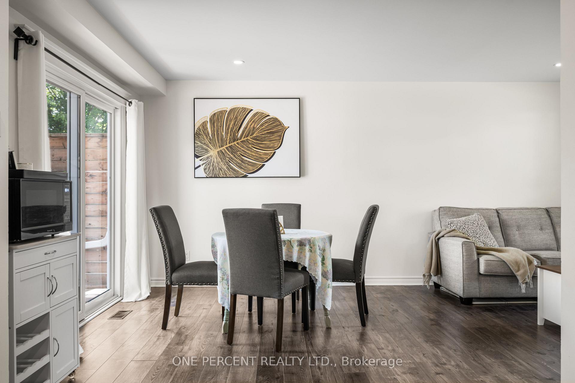 Photo 8 of 16 Shouldice Crescent, Ottawa, Kanata - Glencairn/Hazeldean — HOMEH