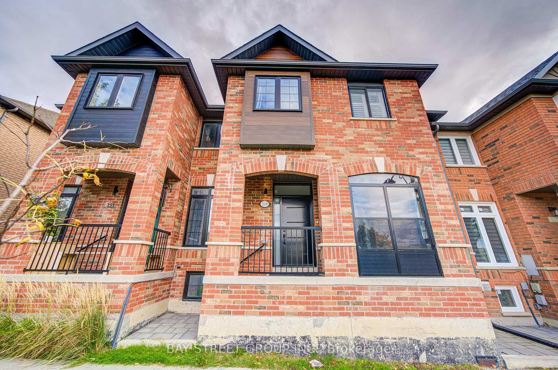 Photo 2 of 119 Bur Oak Avenue, Markham, Berczy — HOMEH