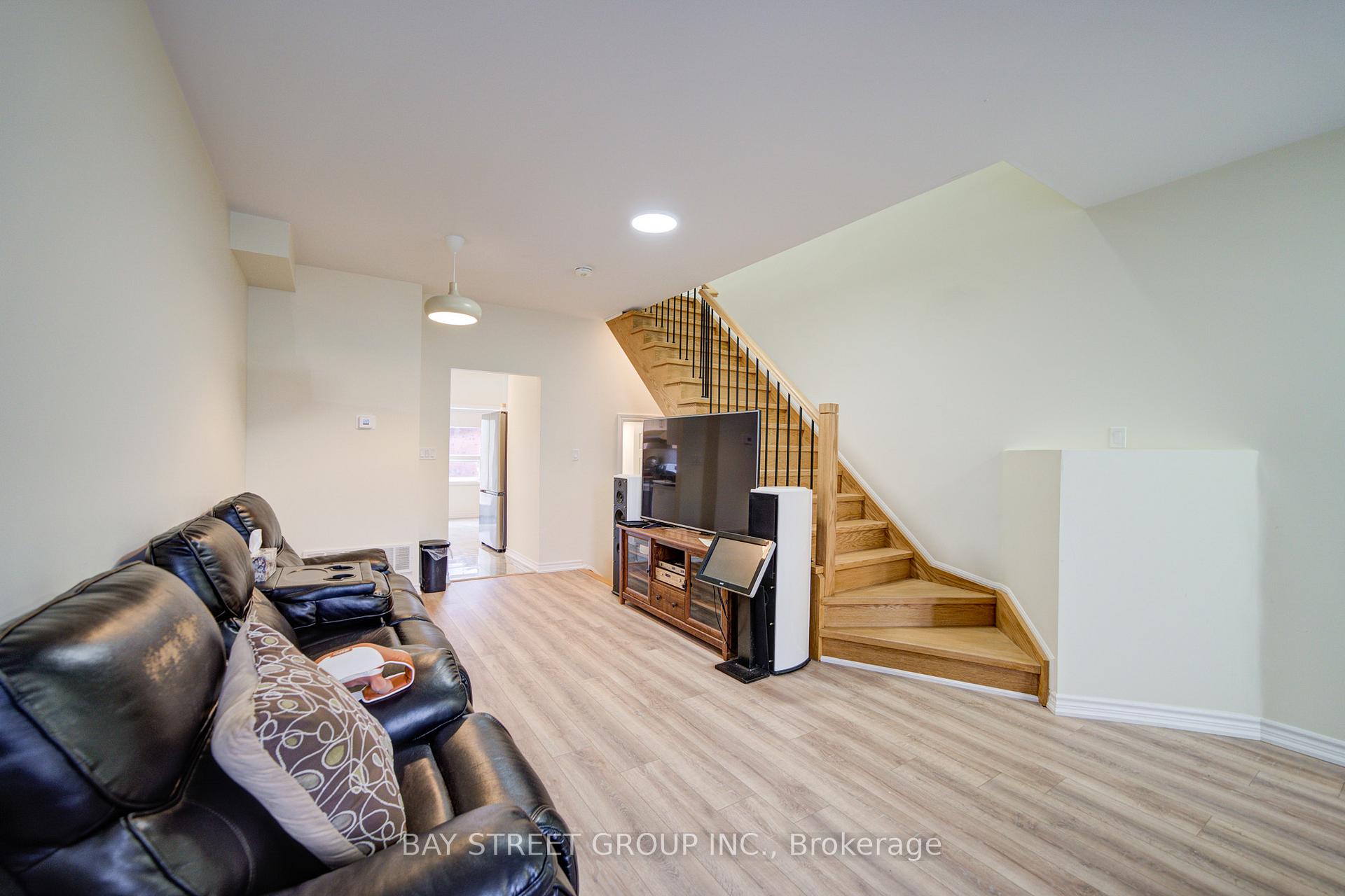 Photo 4 of 119 Bur Oak Avenue, Markham, Berczy — HOMEH