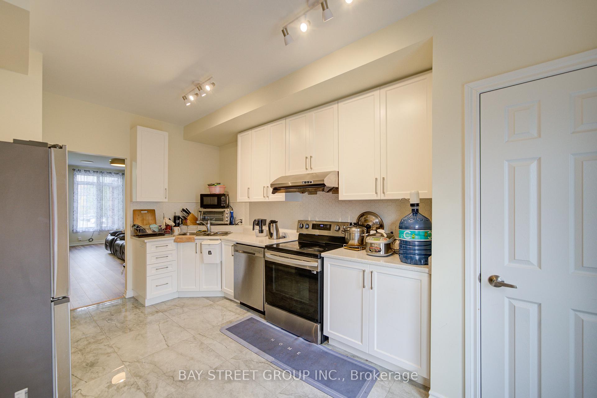 Photo 8 of 119 Bur Oak Avenue, Markham, Berczy — HOMEH