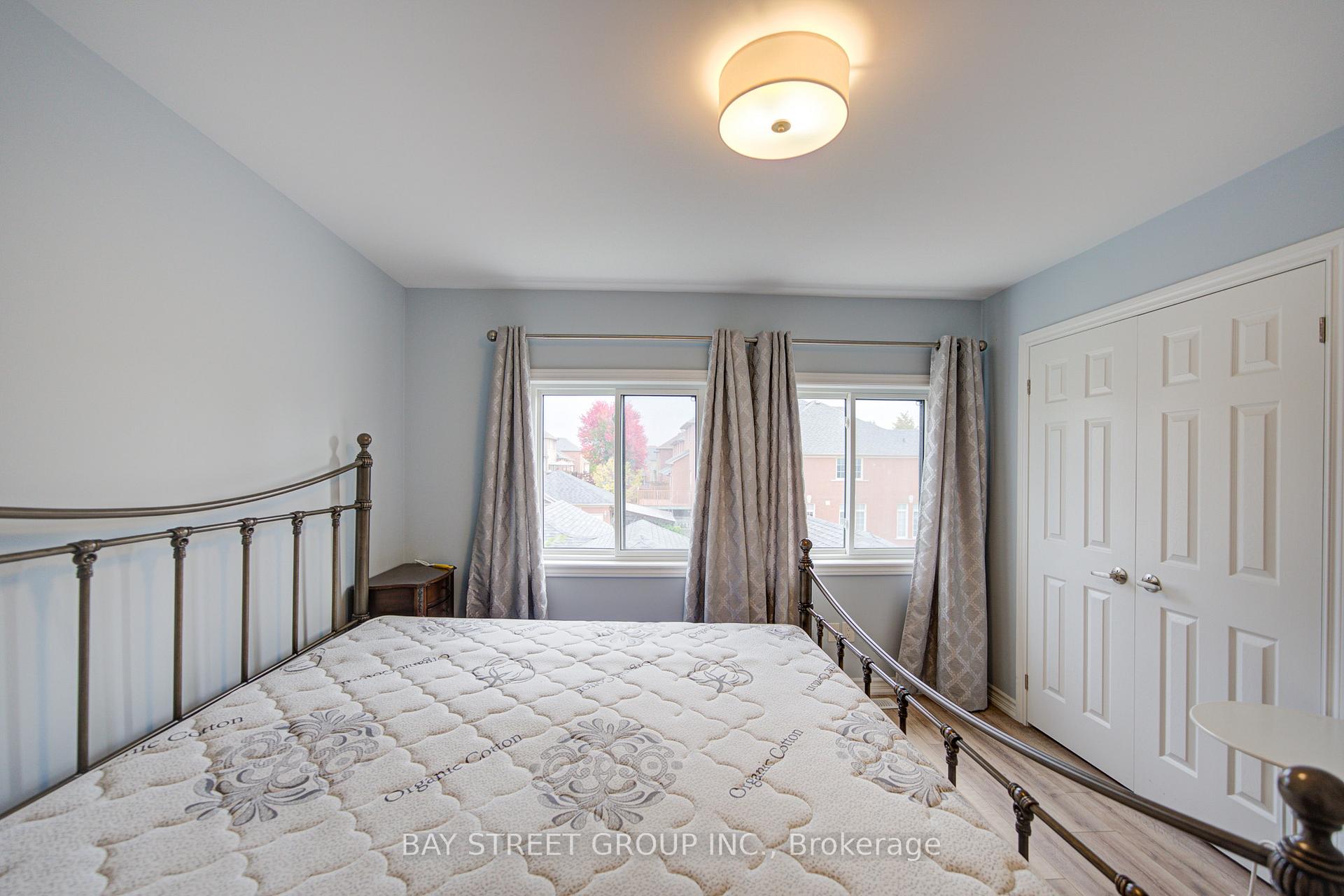 Photo 11 of 119 Bur Oak Avenue, Markham, Berczy — HOMEH