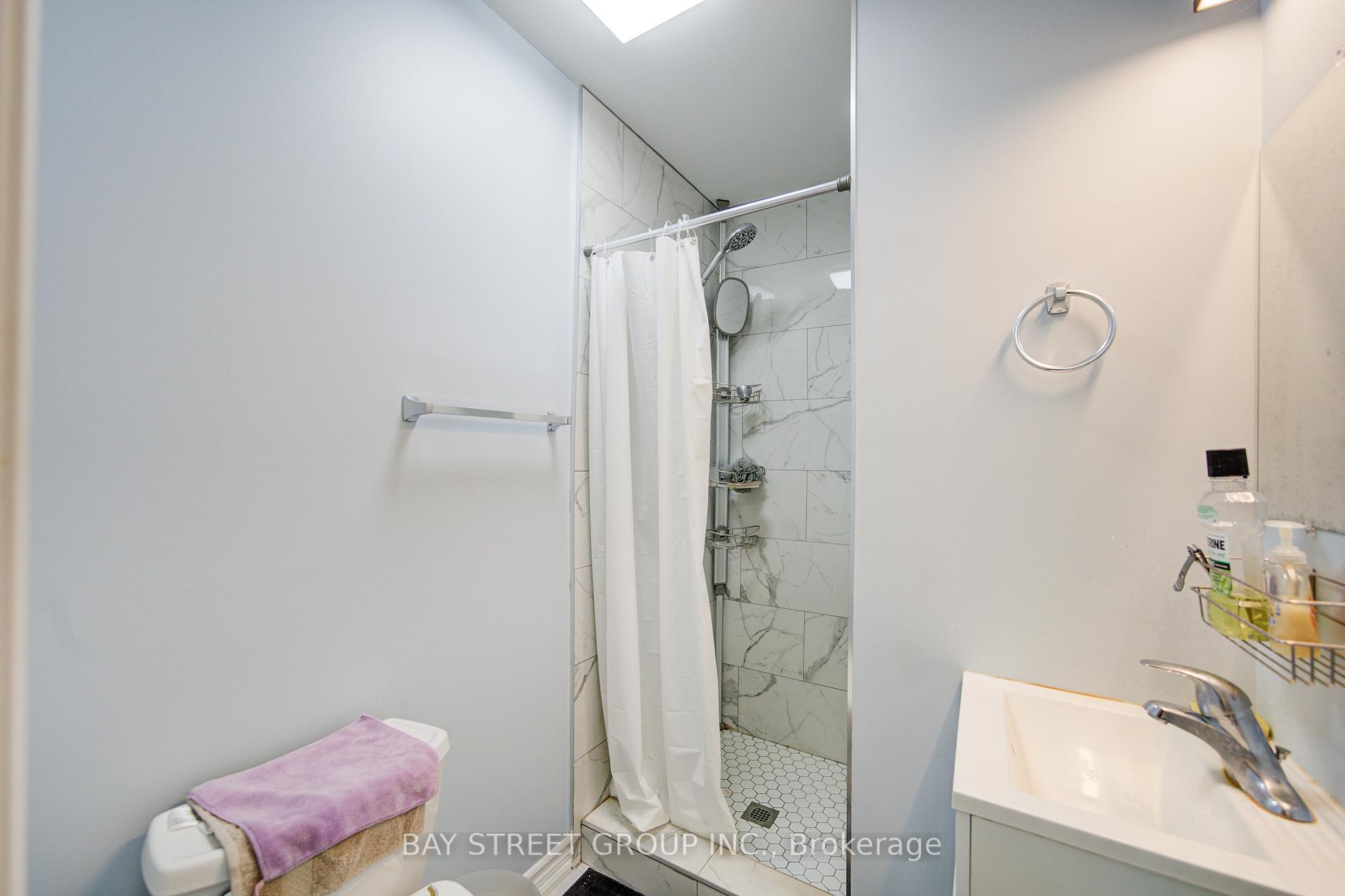 Photo 17 of 119 Bur Oak Avenue, Markham, Berczy — HOMEH