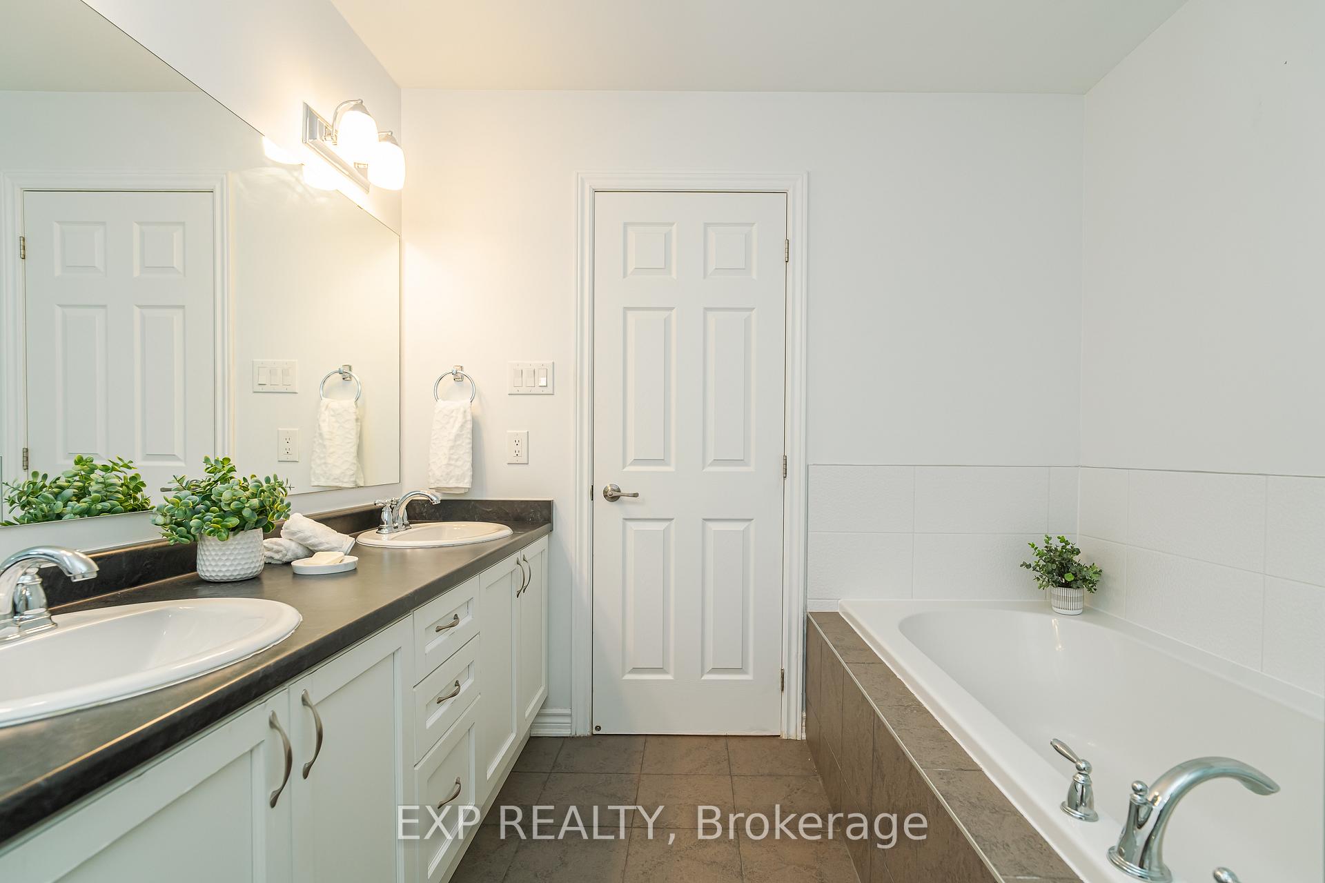 Photo 25 of 25 Solaris Drive, Ottawa, Kanata - Emerald Meadows/Trailwest — HOMEH