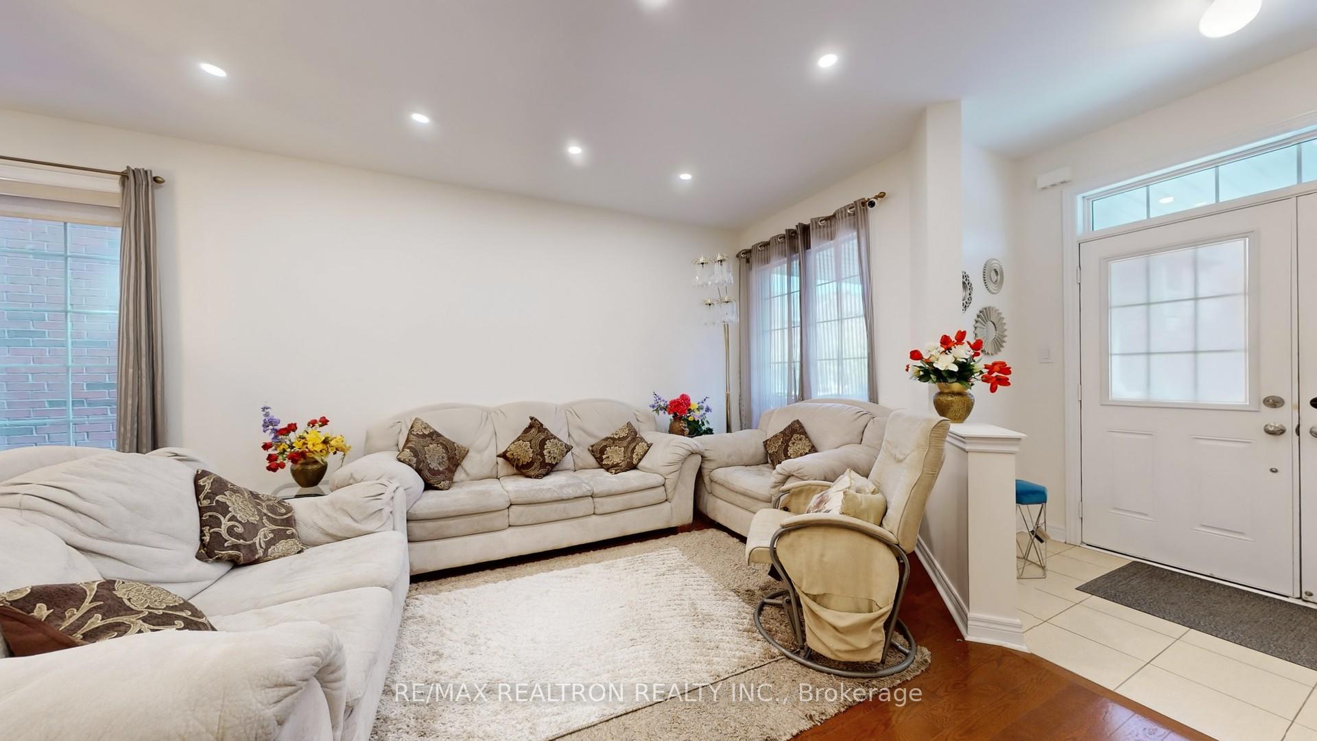 Photo 7 of 94 Henry Bauer Avenue, Markham, Berczy — HOMEH