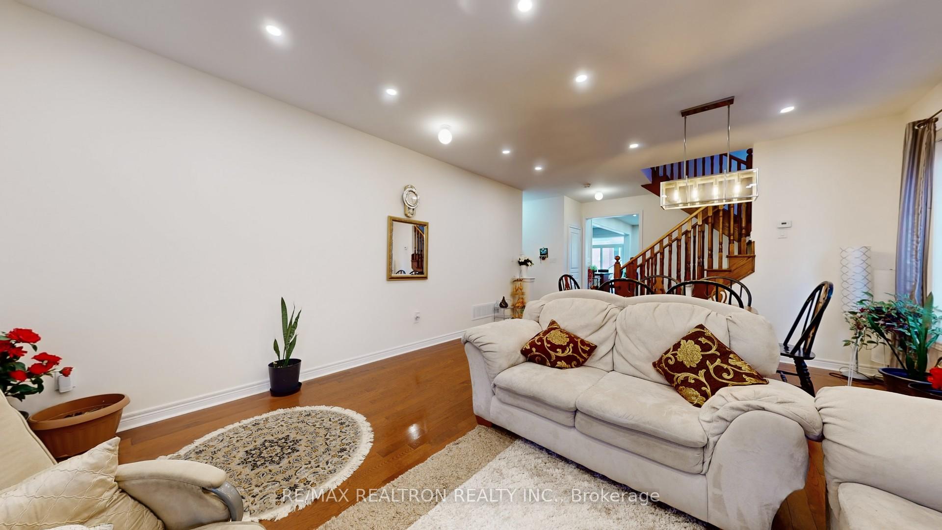 Photo 8 of 94 Henry Bauer Avenue, Markham, Berczy — HOMEH
