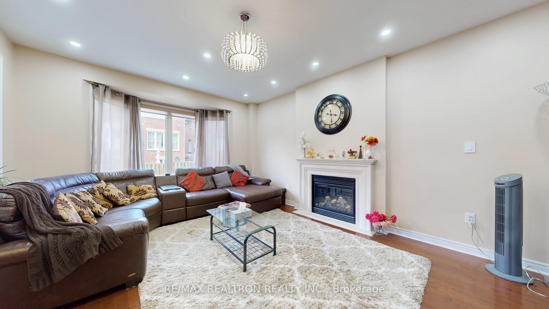 Photo 10 of 94 Henry Bauer Avenue, Markham, Berczy — HOMEH