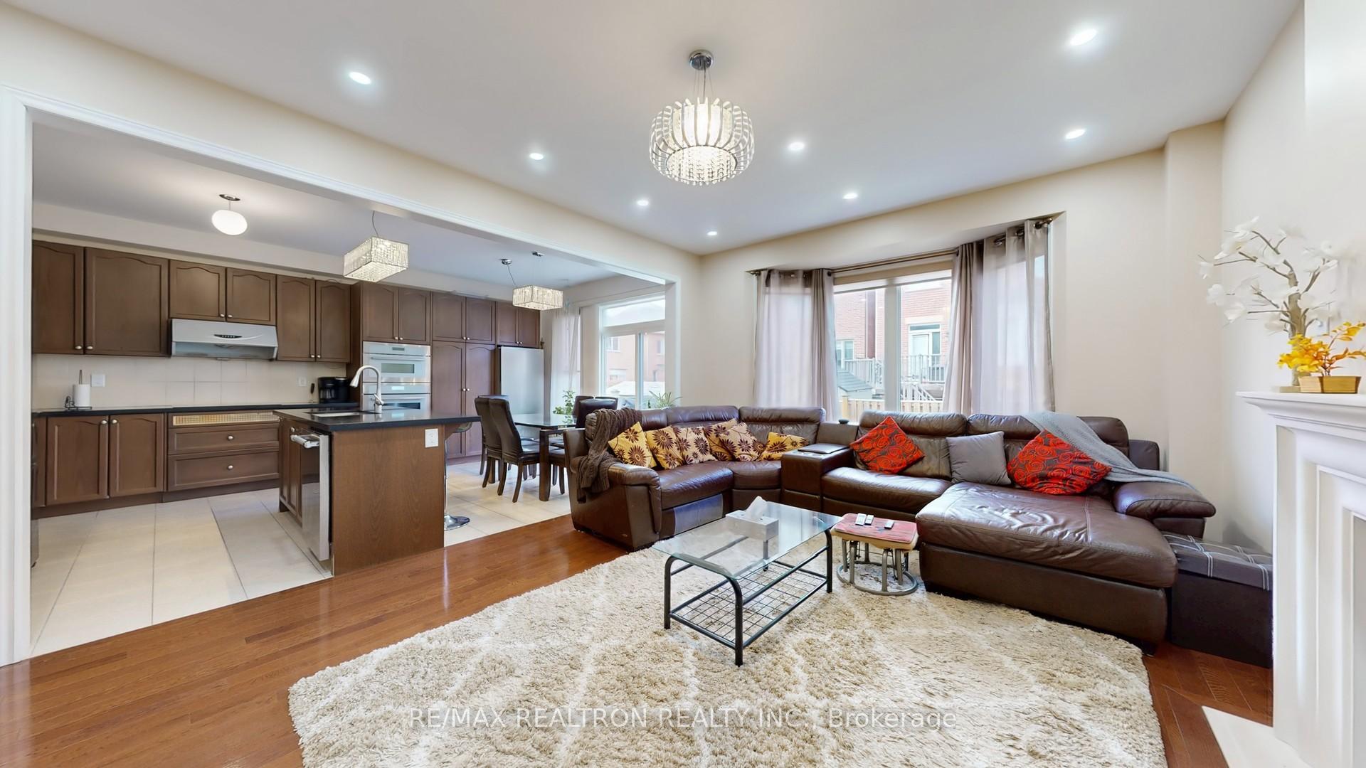 Photo 11 of 94 Henry Bauer Avenue, Markham, Berczy — HOMEH
