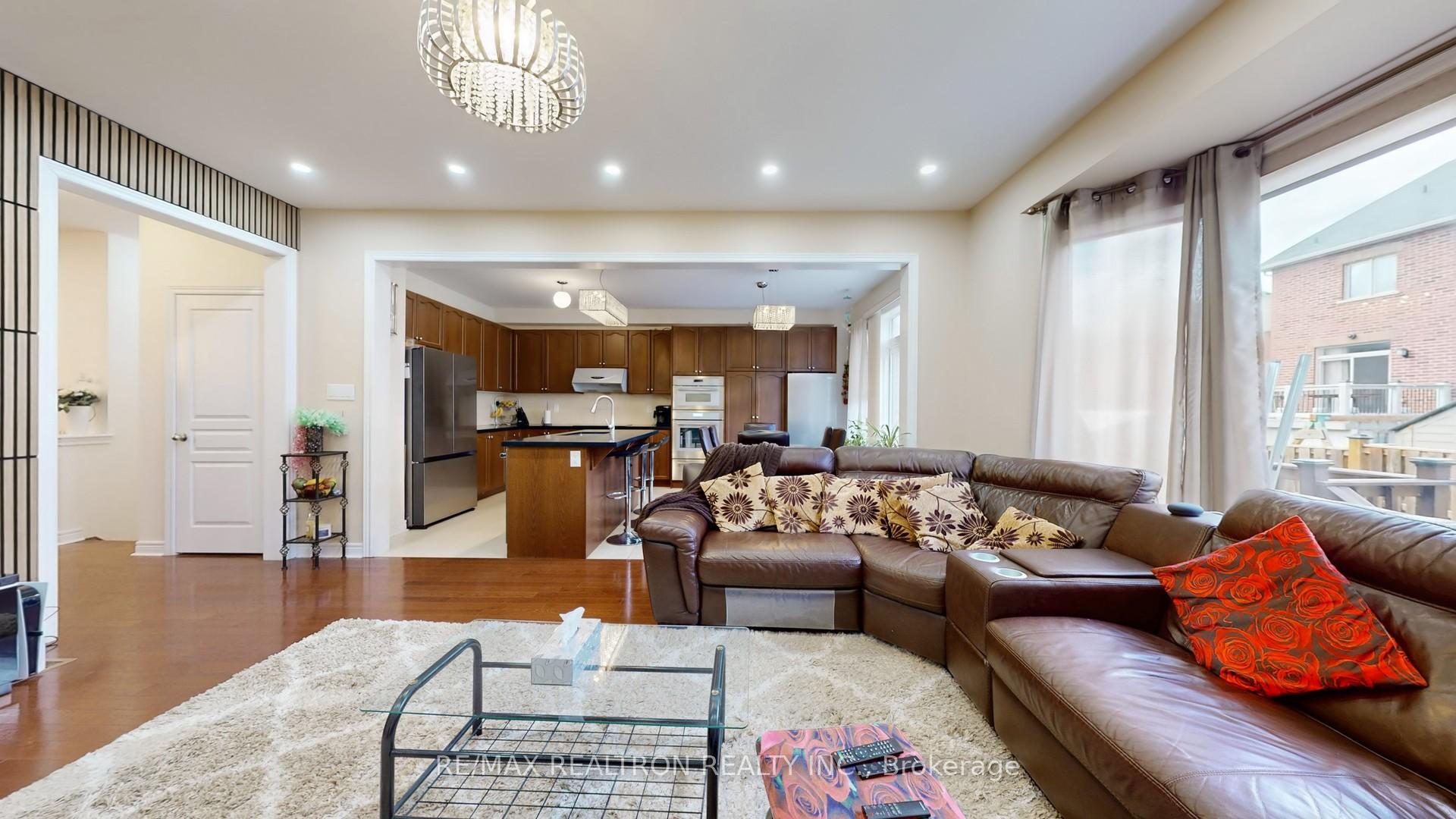 Photo 12 of 94 Henry Bauer Avenue, Markham, Berczy — HOMEH