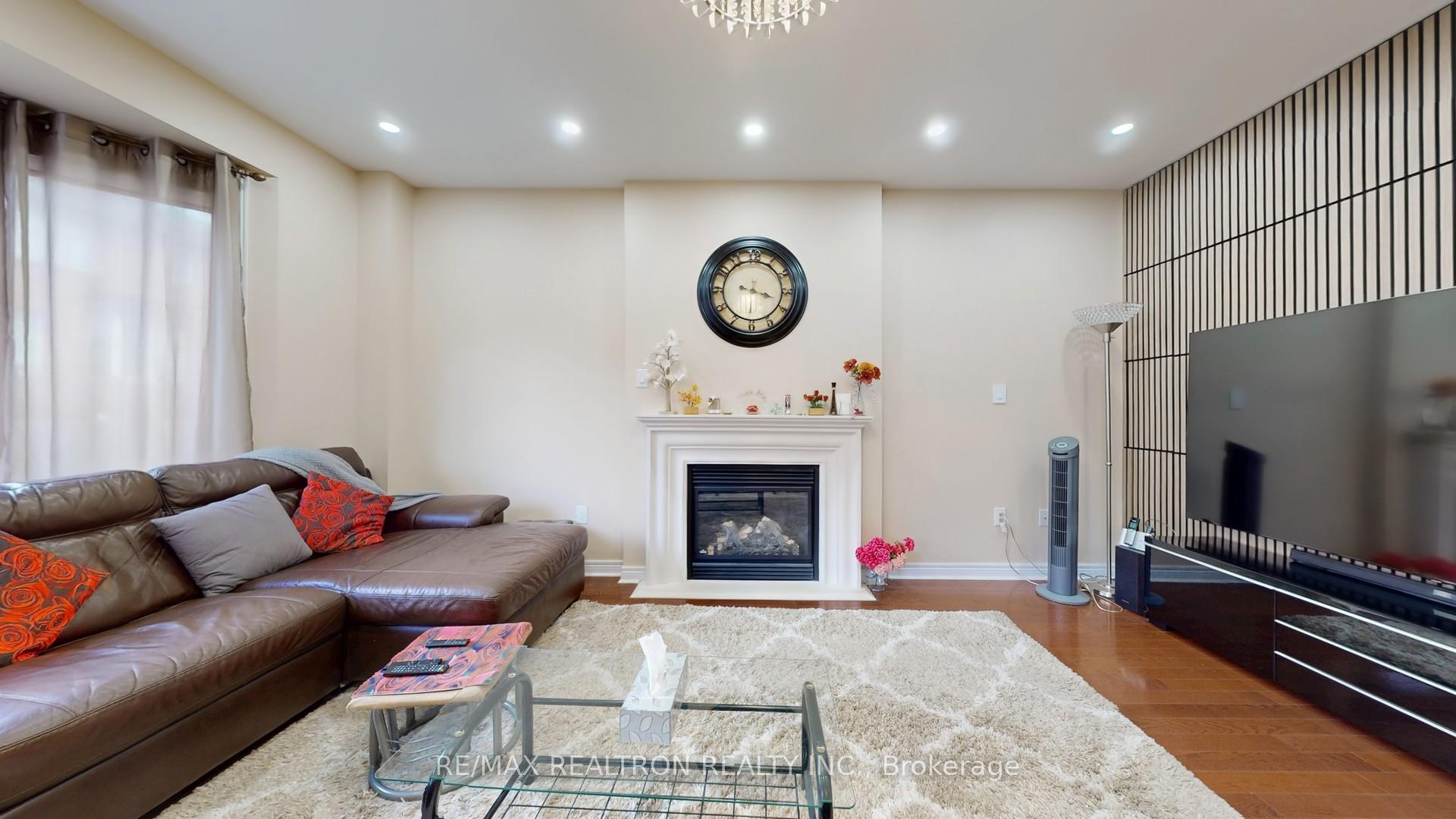 Photo 13 of 94 Henry Bauer Avenue, Markham, Berczy — HOMEH