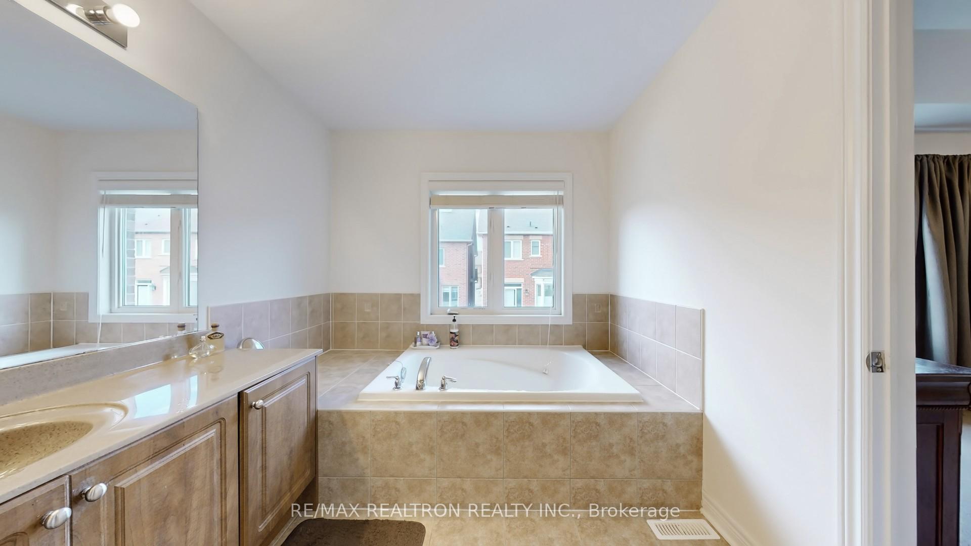 Photo 26 of 94 Henry Bauer Avenue, Markham, Berczy — HOMEH