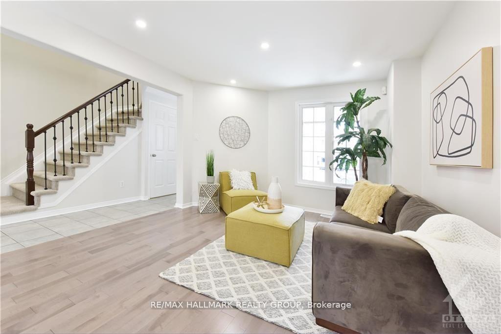Photo 3 of 1316 Halton Terrace, Ottawa, Kanata - Morgan's Grant/South March — HOMEH