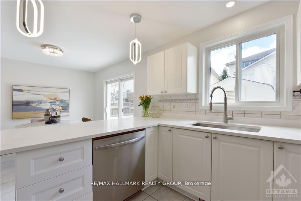 Photo 5 of 1316 Halton Terrace, Ottawa, Kanata - Morgan's Grant/South March — HOMEH