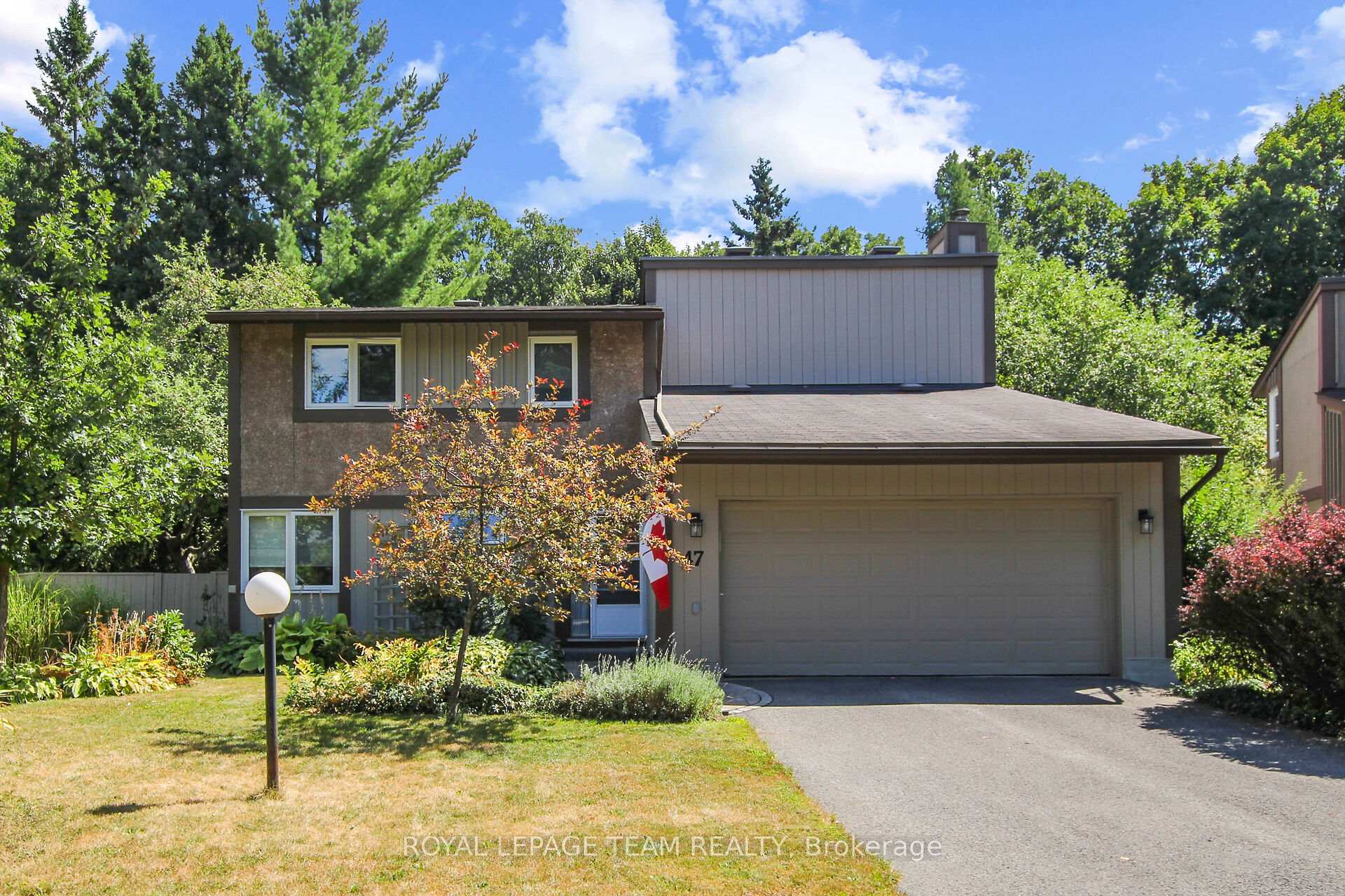 Photo 3 of 47 Inuvik Crescent, Ottawa, Kanata - Katimavik — HOMEH