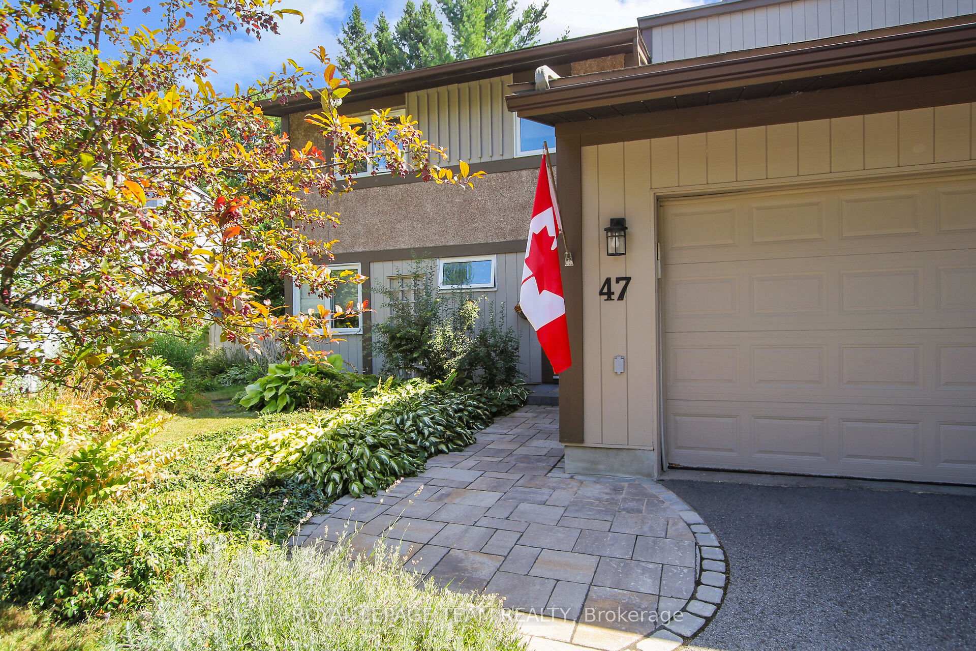 Photo 4 of 47 Inuvik Crescent, Ottawa, Kanata - Katimavik — HOMEH