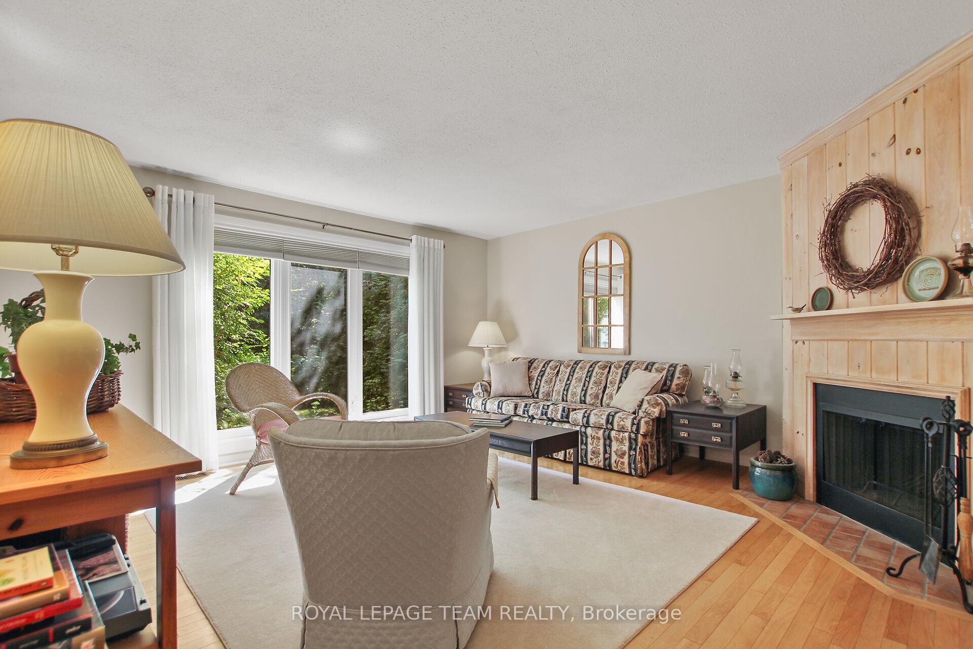 Photo 7 of 47 Inuvik Crescent, Ottawa, Kanata - Katimavik — HOMEH
