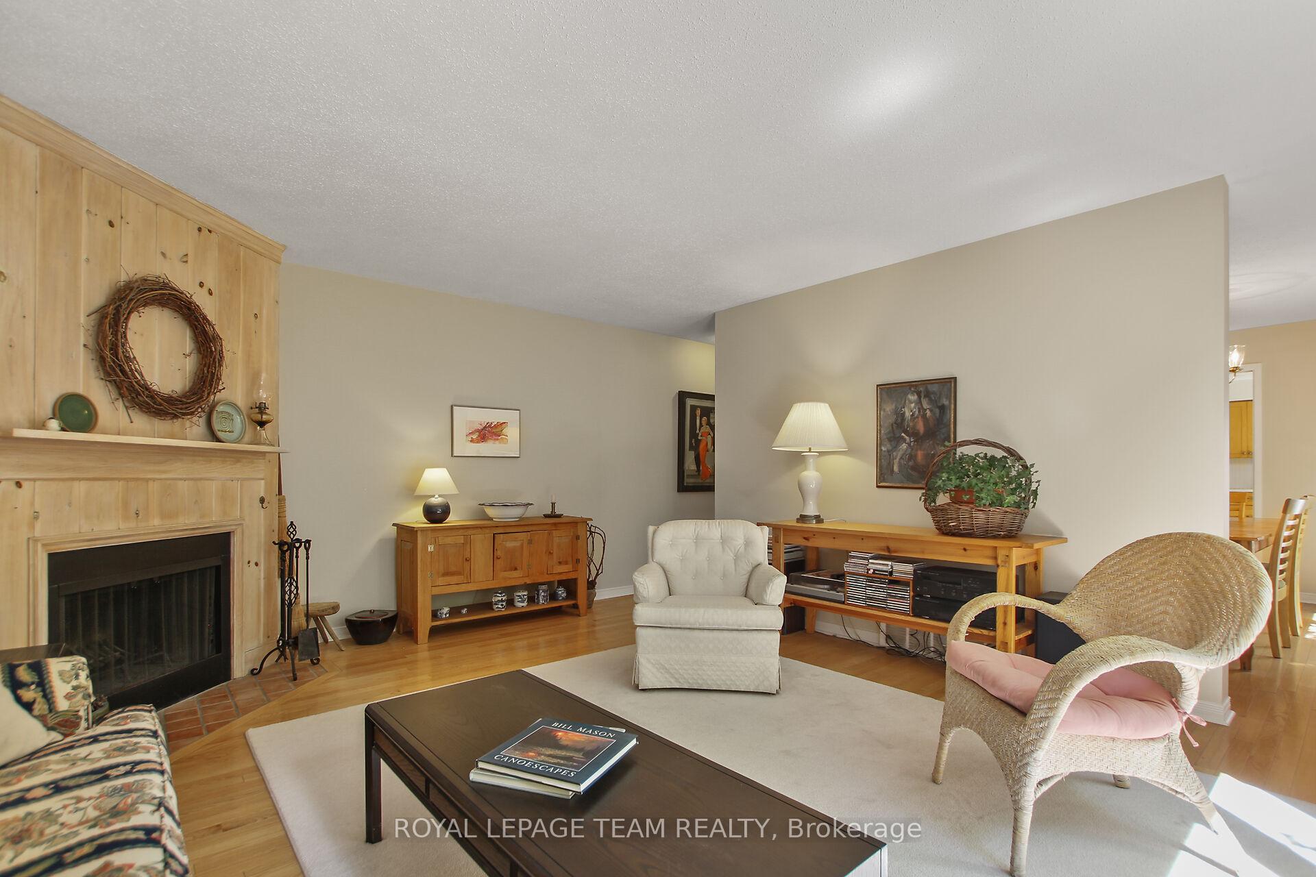 Photo 10 of 47 Inuvik Crescent, Ottawa, Kanata - Katimavik — HOMEH