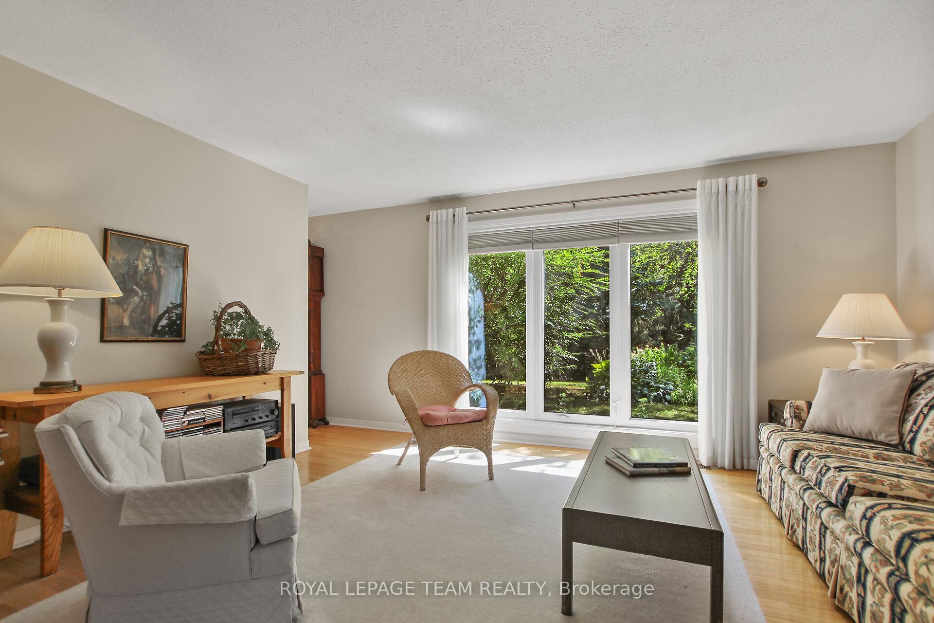 Photo 11 of 47 Inuvik Crescent, Ottawa, Kanata - Katimavik — HOMEH