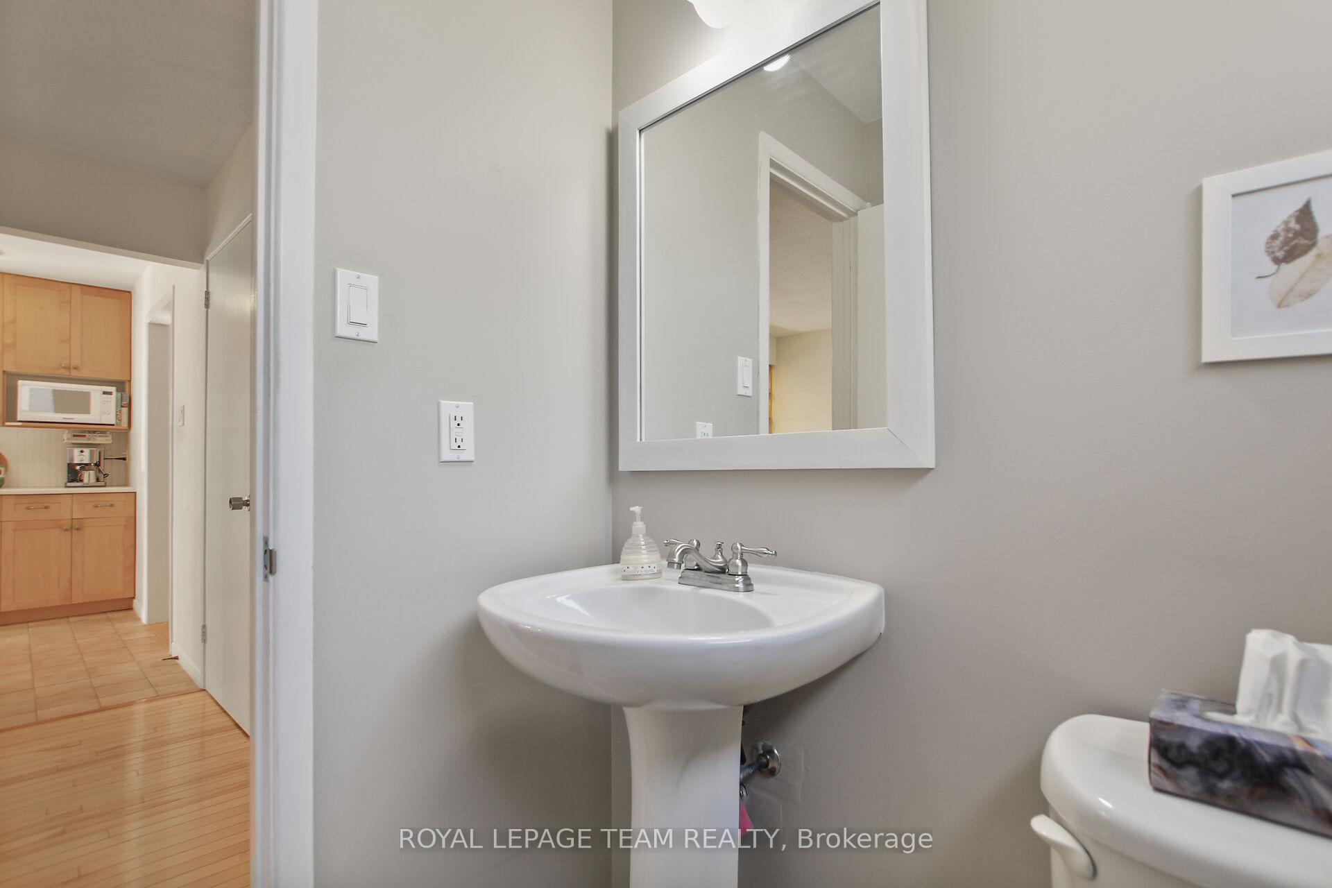 Photo 24 of 47 Inuvik Crescent, Ottawa, Kanata - Katimavik — HOMEH