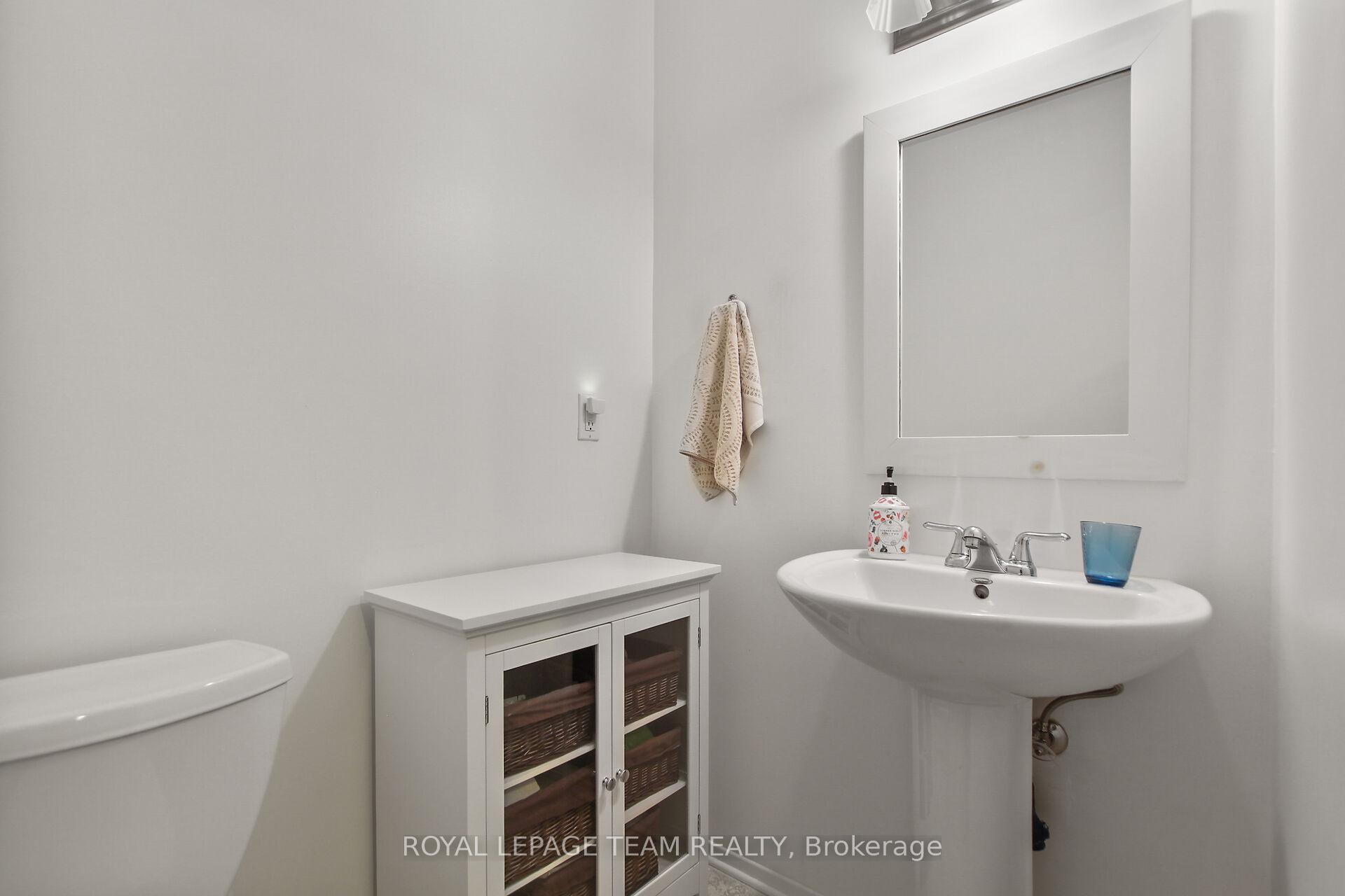 Photo 33 of 47 Inuvik Crescent, Ottawa, Kanata - Katimavik — HOMEH
