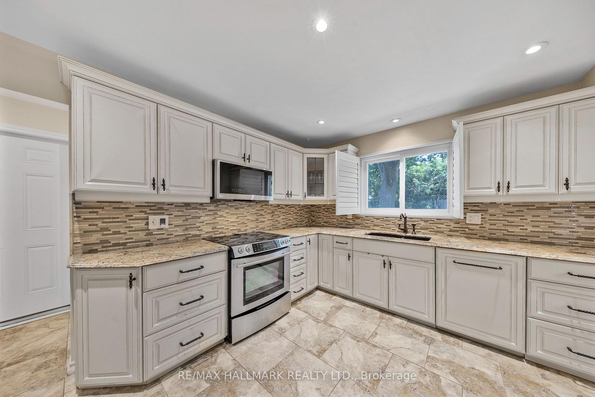 Photo 12 of 134 Romfield Circuit, Markham, Royal Orchard — HOMEH