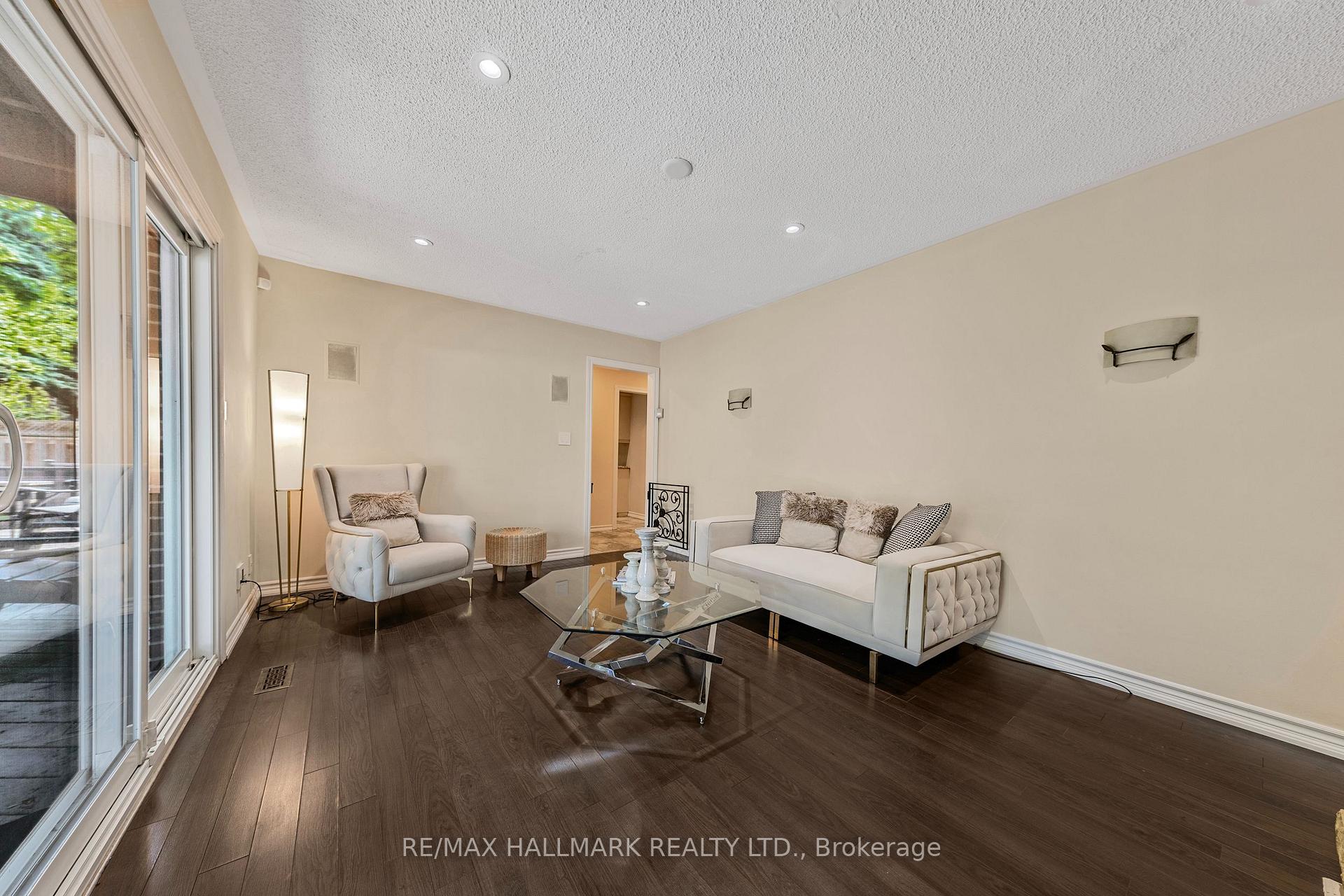 Photo 13 of 134 Romfield Circuit, Markham, Royal Orchard — HOMEH