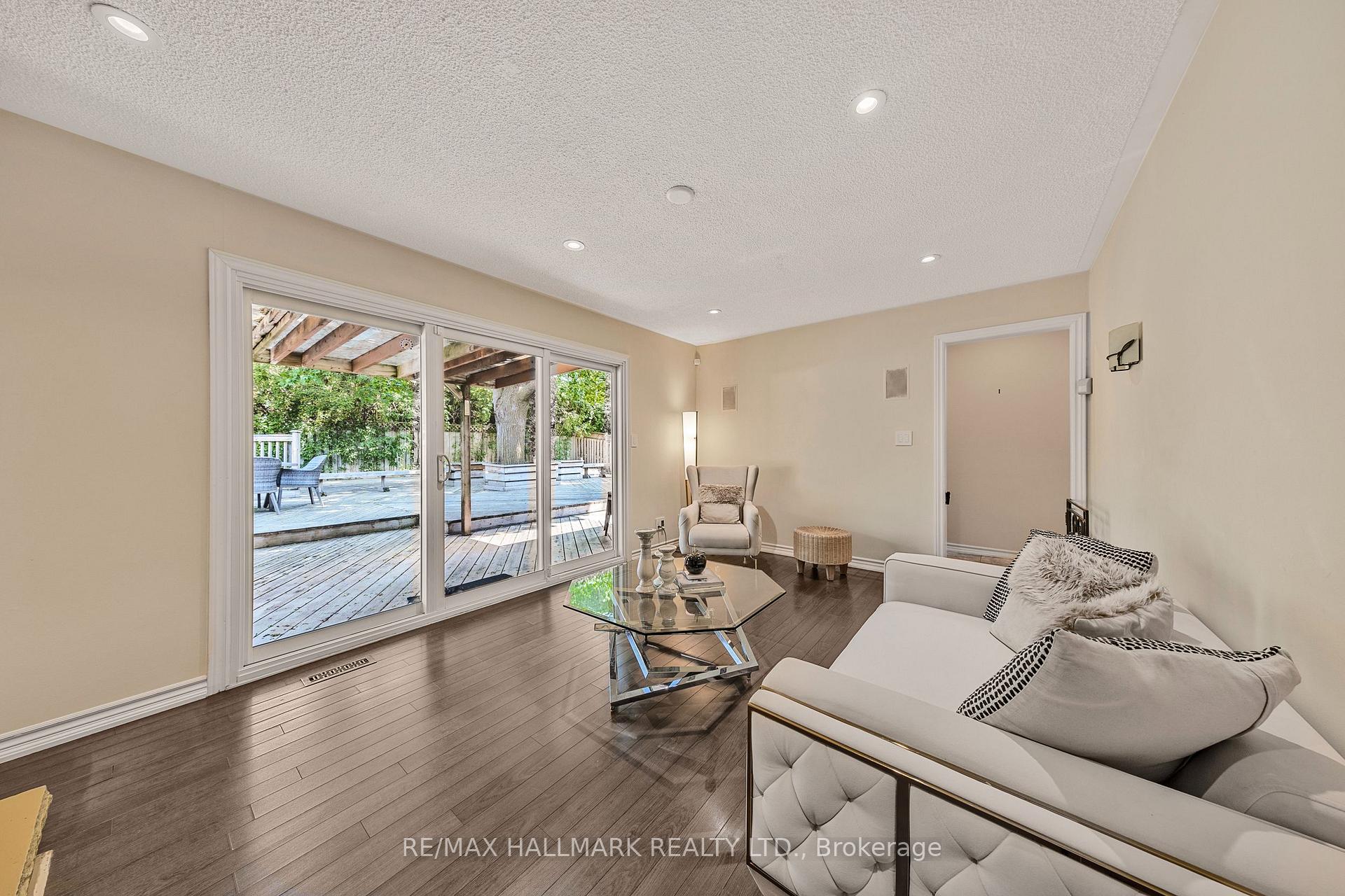 Photo 15 of 134 Romfield Circuit, Markham, Royal Orchard — HOMEH