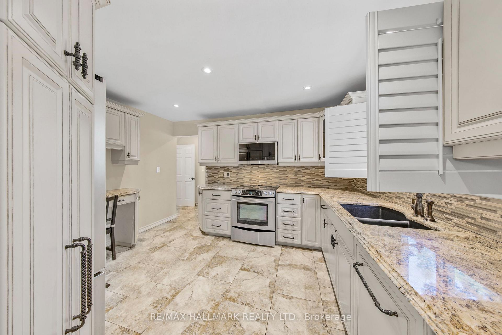 Photo 16 of 134 Romfield Circuit, Markham, Royal Orchard — HOMEH