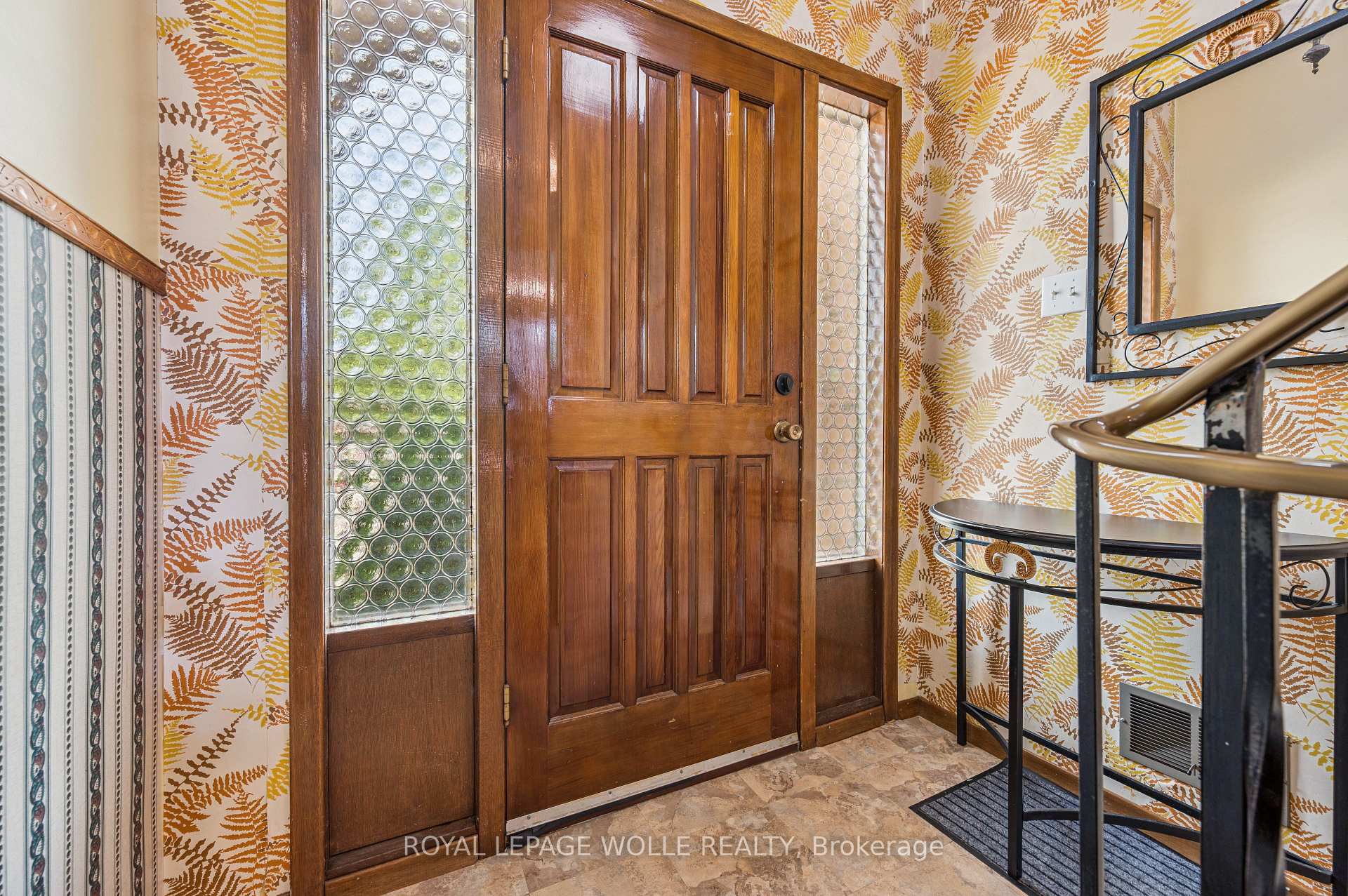 Photo 5 of 215 Westheights Drive, Kitchener — HOMEH